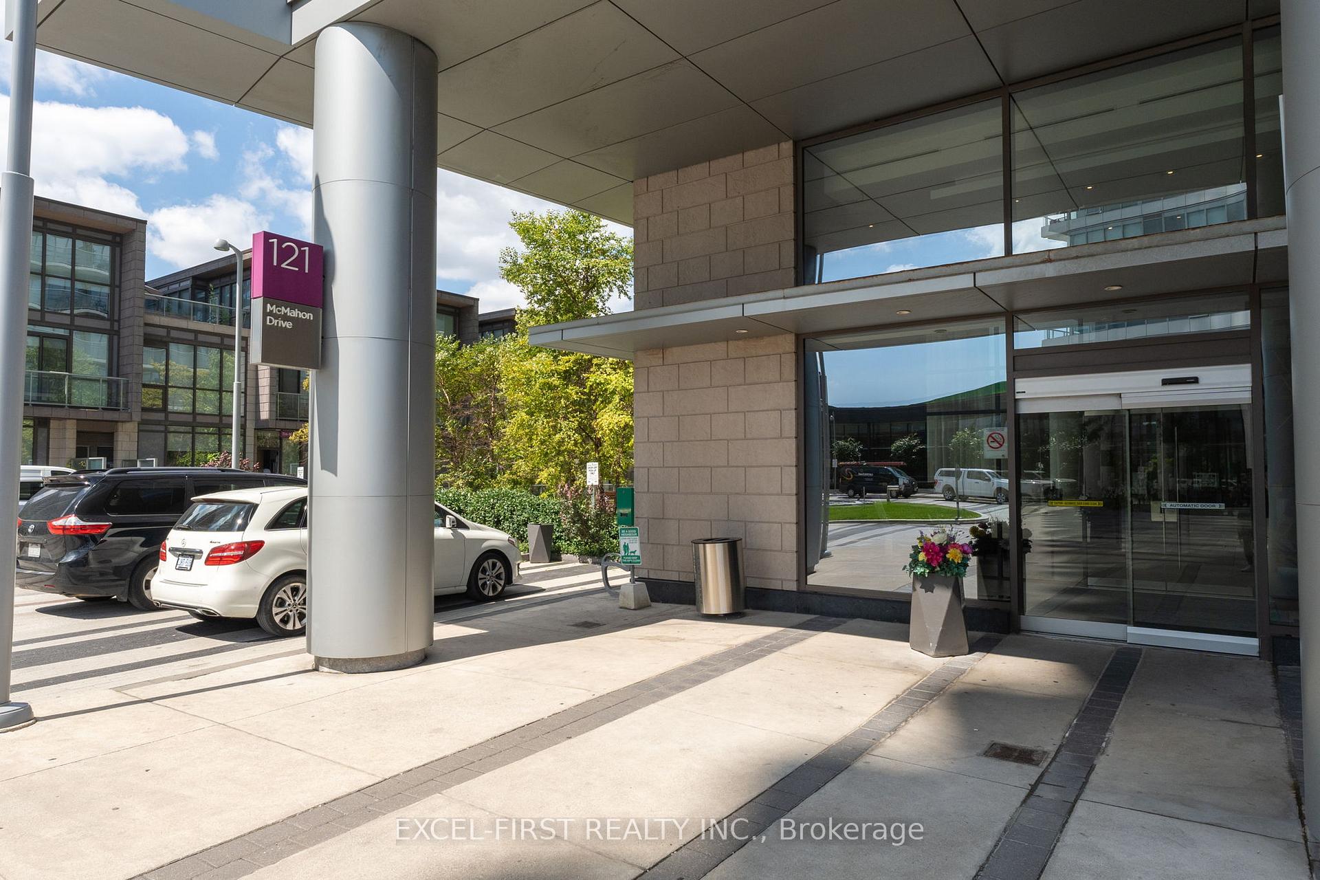 Photo 3 of Unit 903, 121 Mcmahon Drive E, North York, Bayview Village — HOMEH