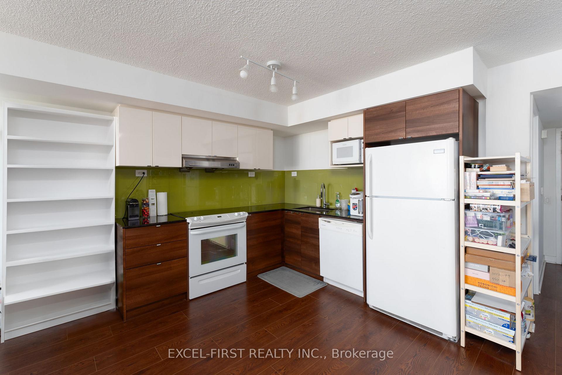 Photo 10 of Unit 903, 121 Mcmahon Drive E, North York, Bayview Village — HOMEH