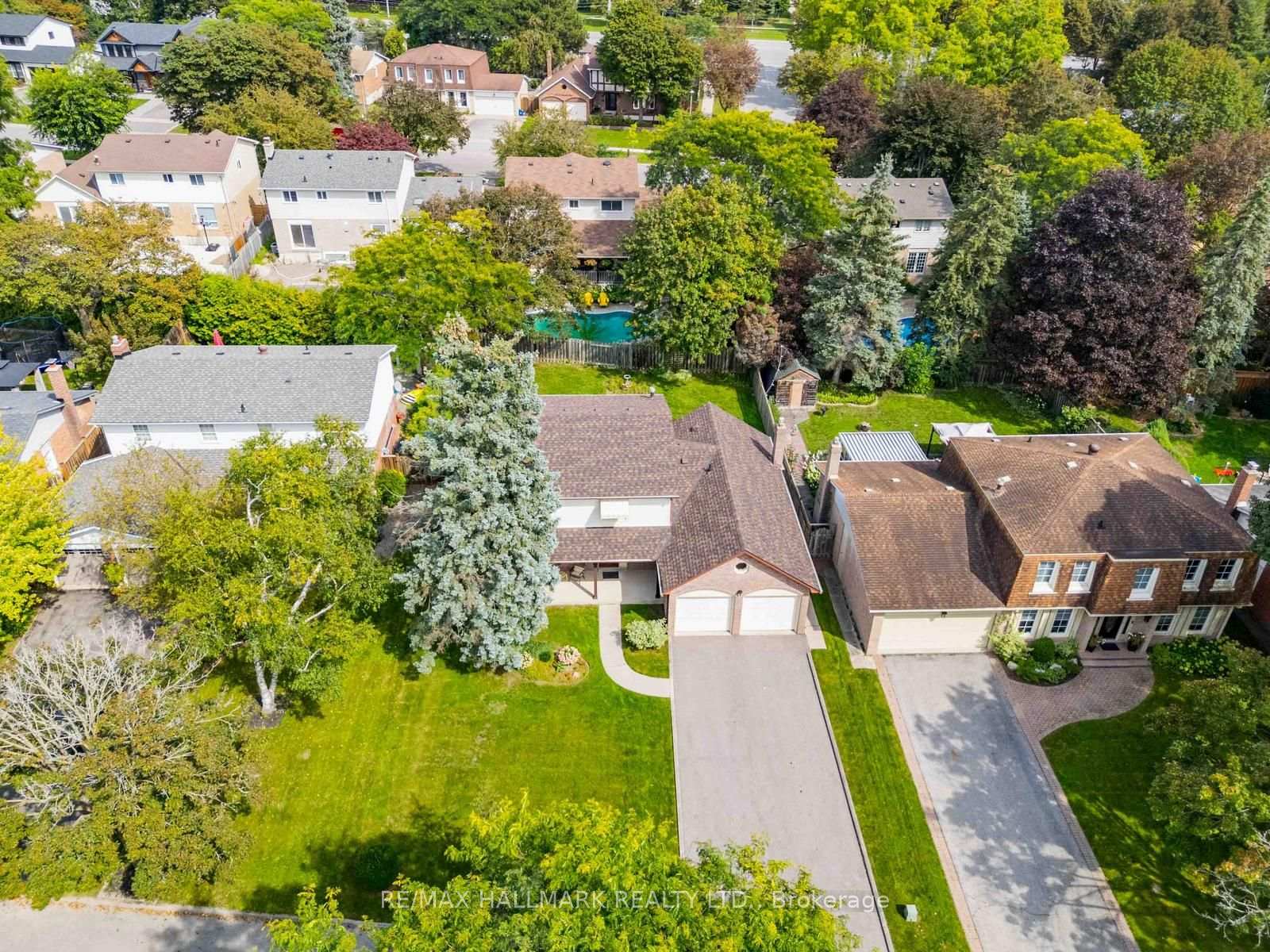 Photo 4 of 27 Sir Gawaine Place, Markham, Markham Village — HOMEH