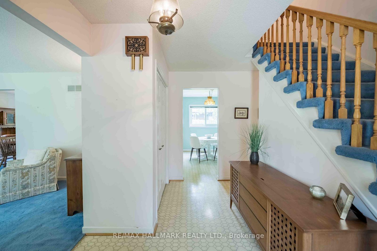 Photo 9 of 27 Sir Gawaine Place, Markham, Markham Village — HOMEH