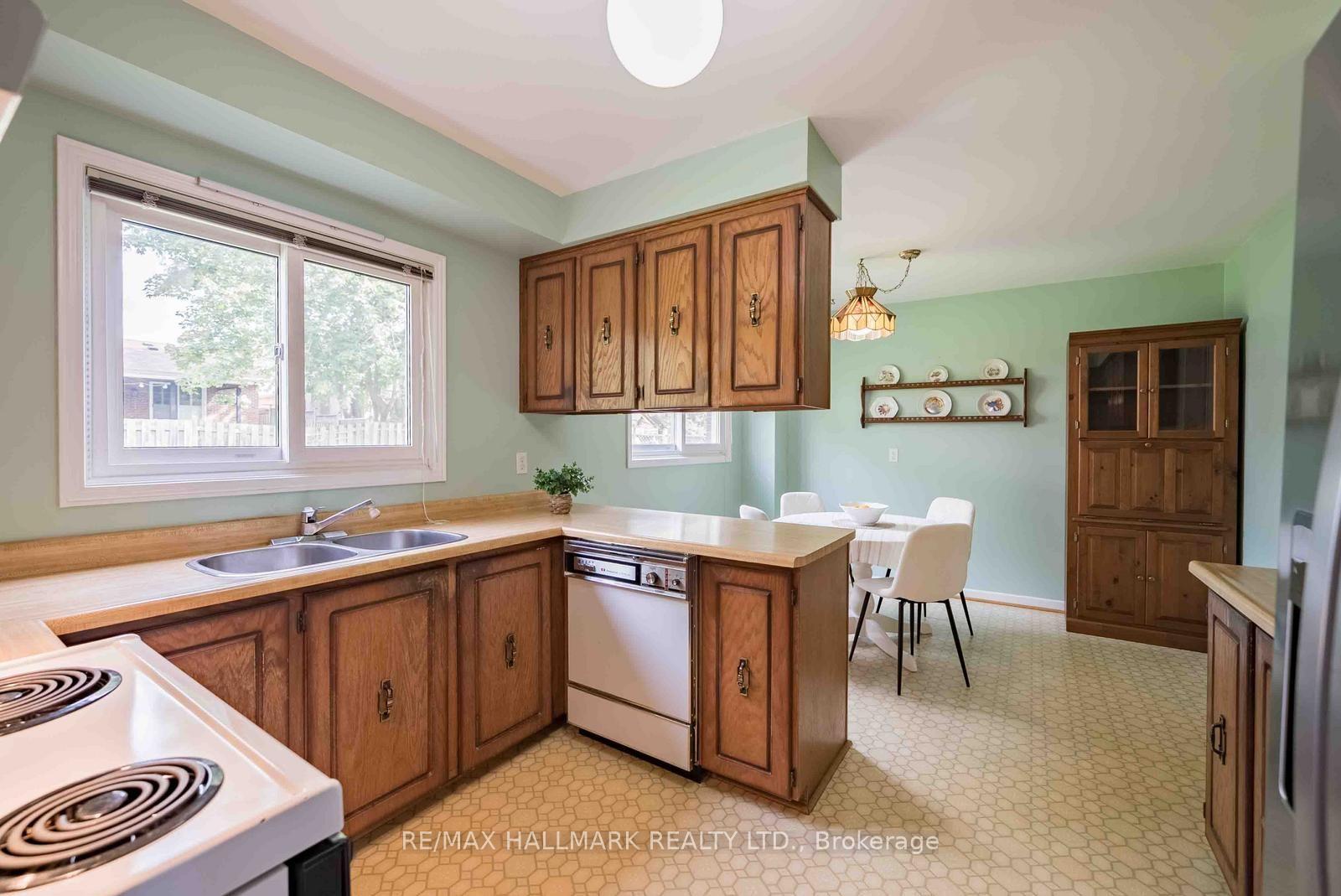 Photo 17 of 27 Sir Gawaine Place, Markham, Markham Village — HOMEH