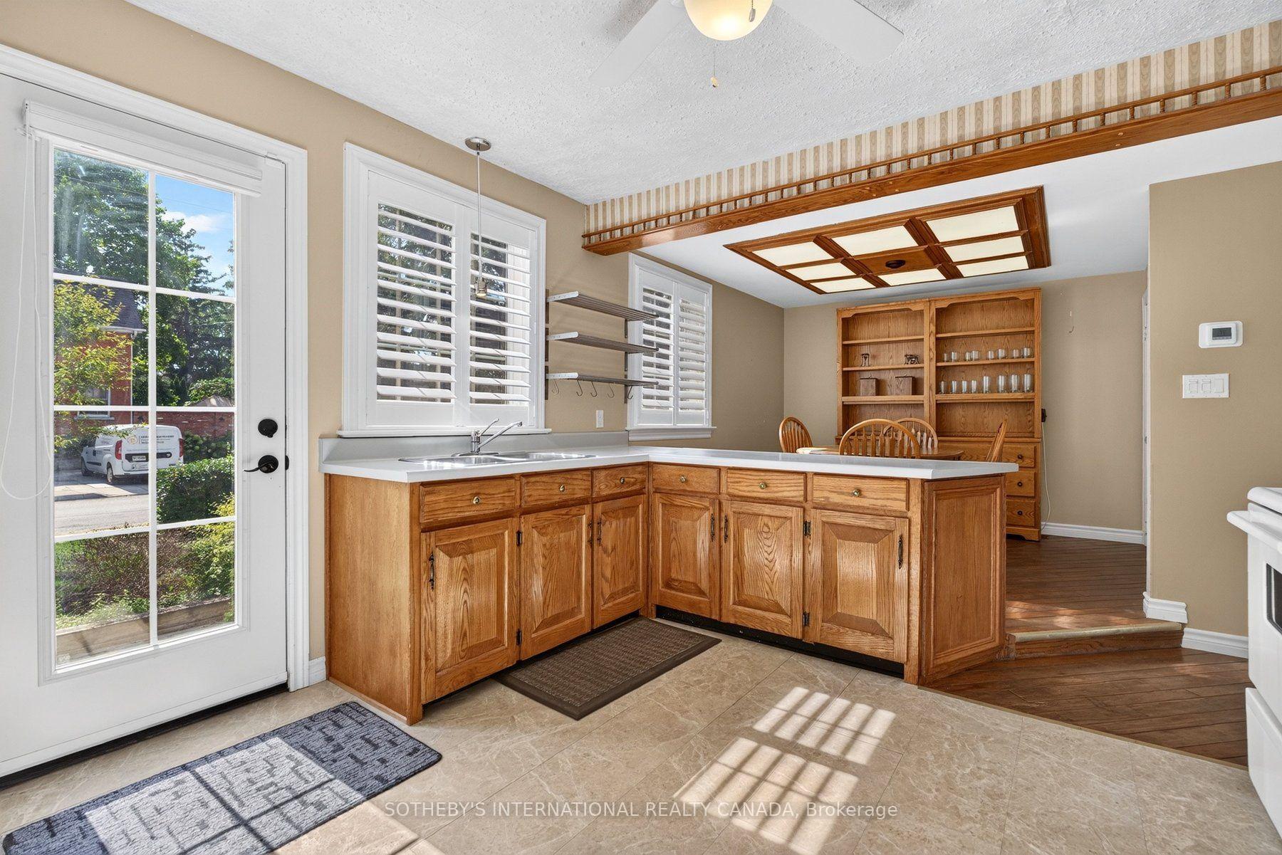 Photo 3 of 1375 Caroline Street, Burlington, Brant — HOMEH