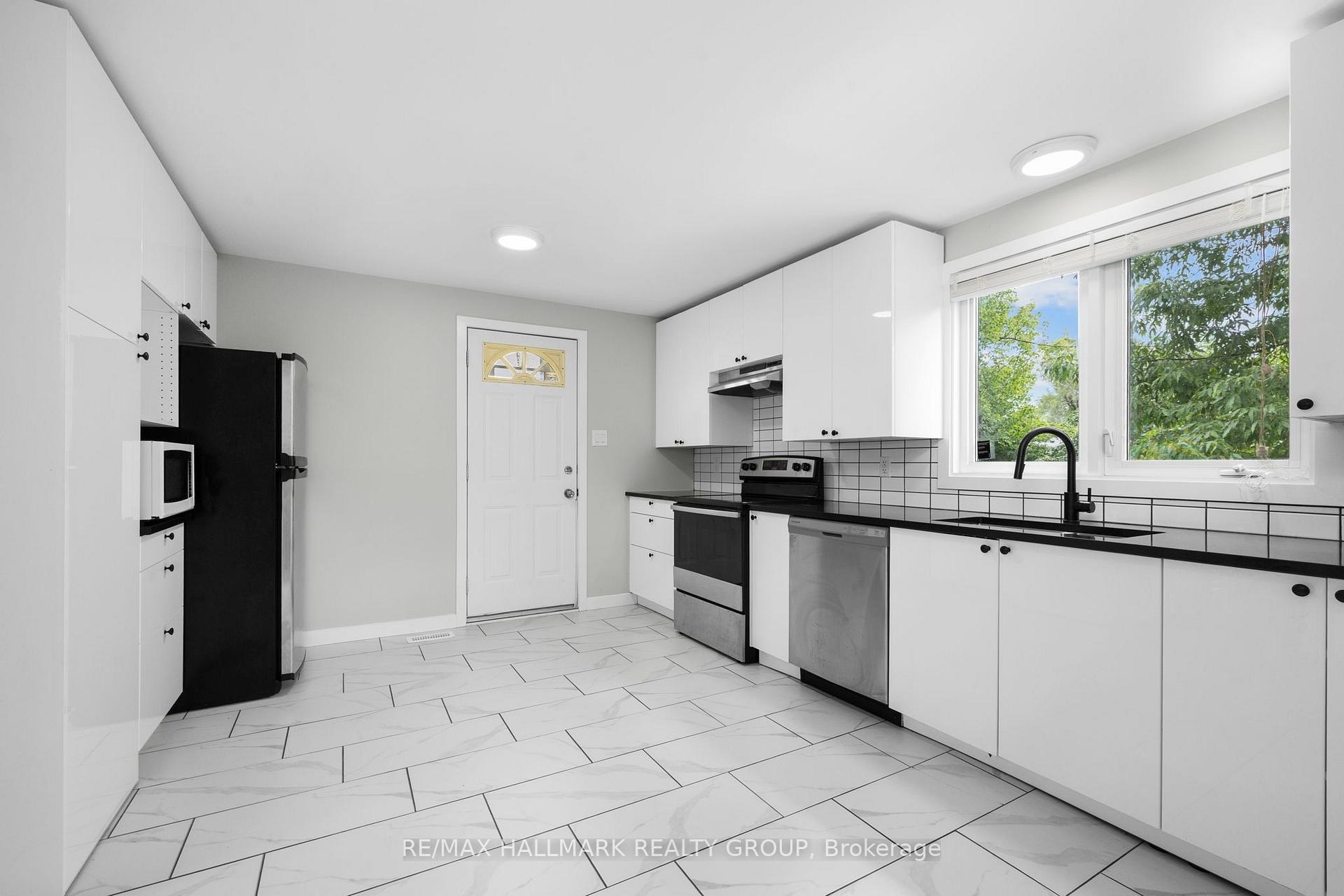 Photo 11 of 84 Chesterton Drive, Ottawa, Borden Farm/Stewart Farm/Carleton Heights/Parkwood Hills — HOMEH