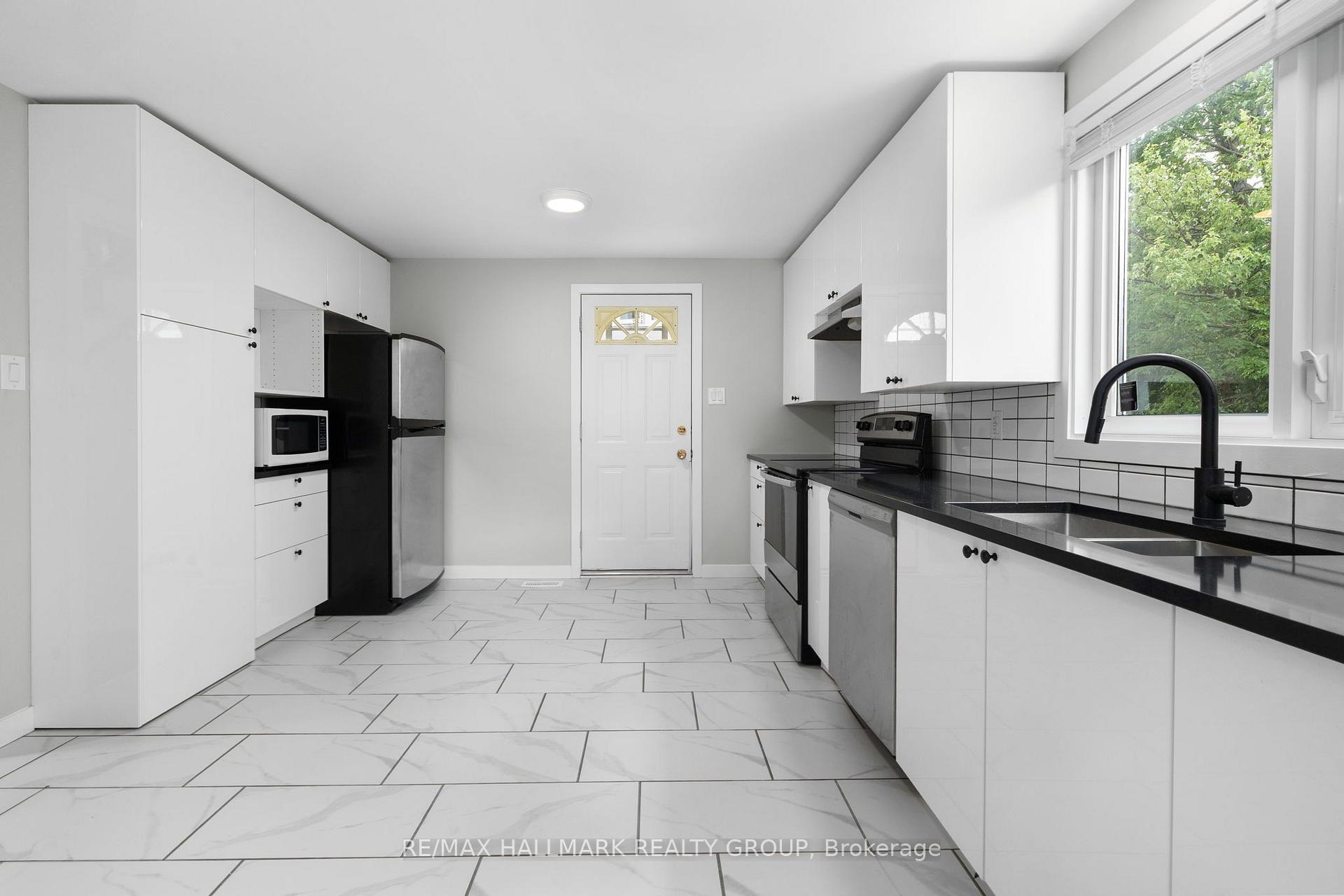 Photo 12 of 84 Chesterton Drive, Ottawa, Borden Farm/Stewart Farm/Carleton Heights/Parkwood Hills — HOMEH