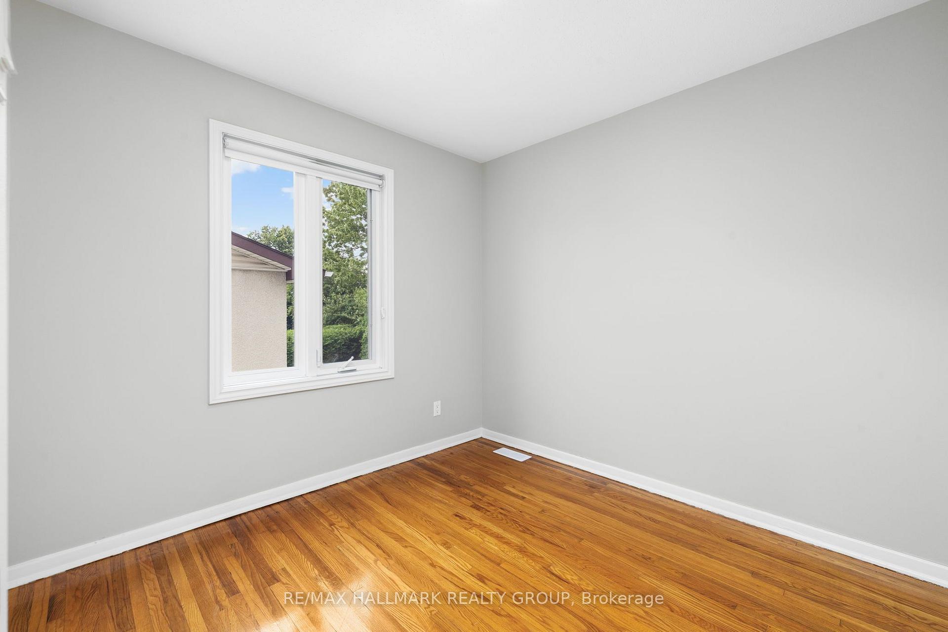Photo 23 of 84 Chesterton Drive, Ottawa, Borden Farm/Stewart Farm/Carleton Heights/Parkwood Hills — HOMEH