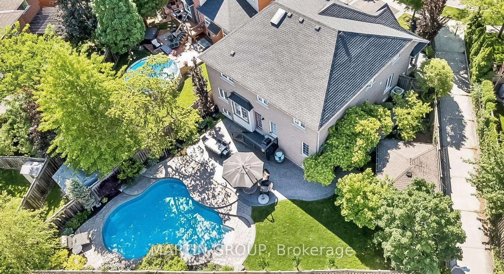 Photo 3 of 2283 Briargrove Circle, Oakville, Westmount — HOMEH