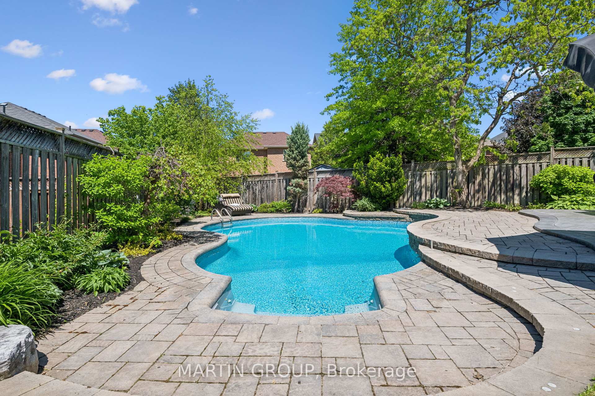 Photo 5 of 2283 Briargrove Circle, Oakville, Westmount — HOMEH