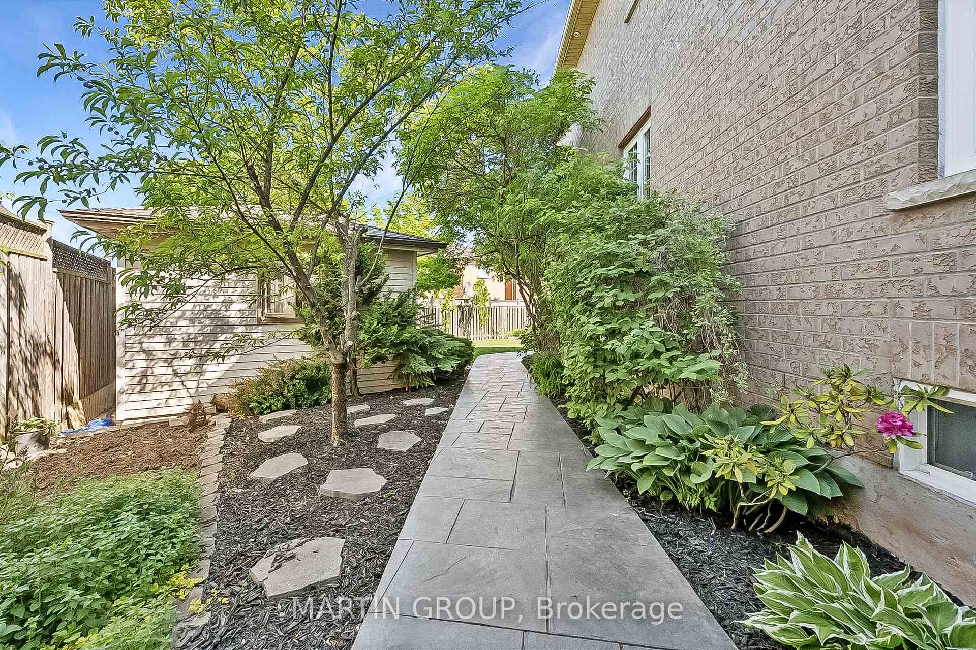 Photo 11 of 2283 Briargrove Circle, Oakville, Westmount — HOMEH