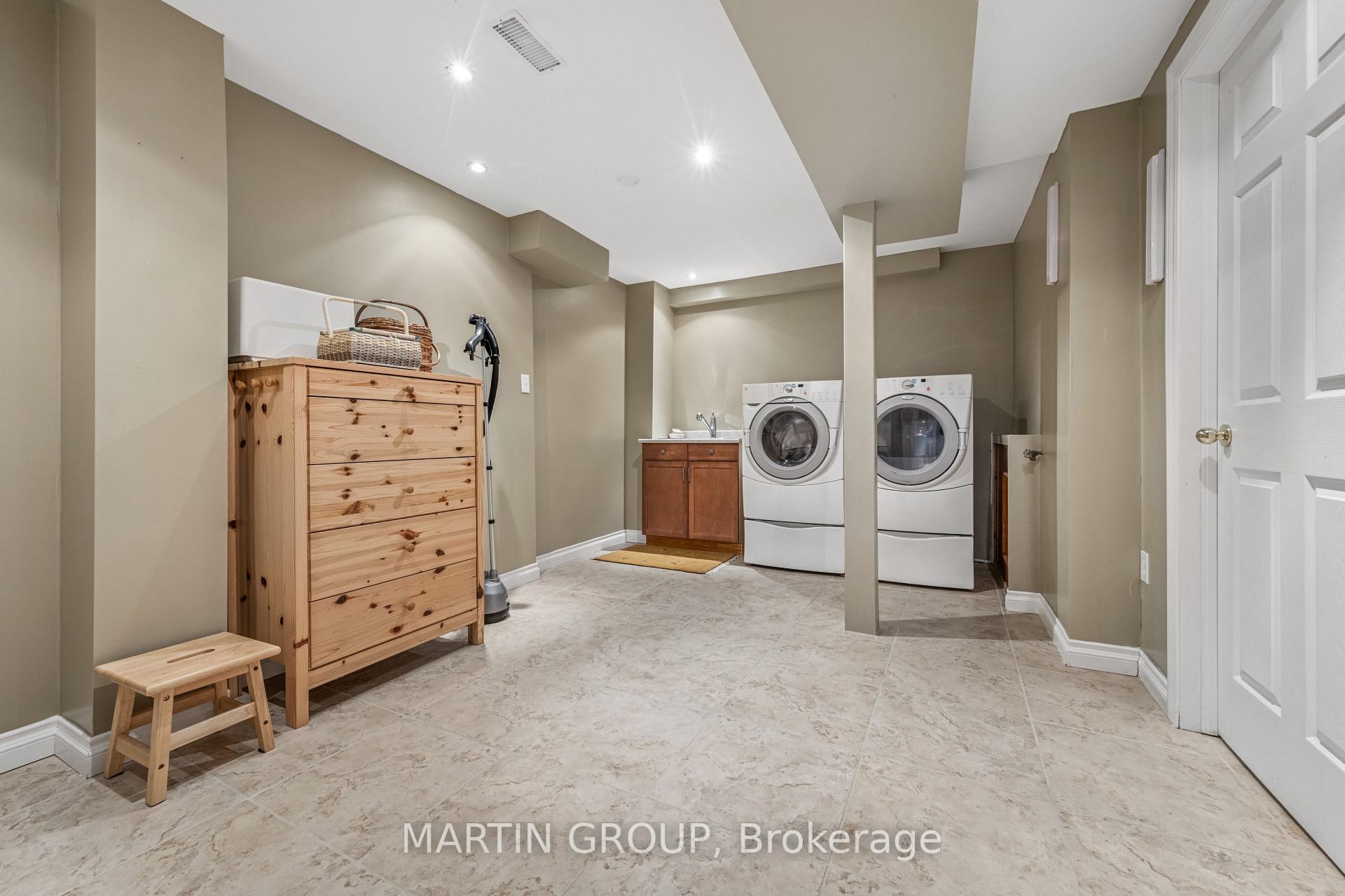 Photo 48 of 2283 Briargrove Circle, Oakville, Westmount — HOMEH
