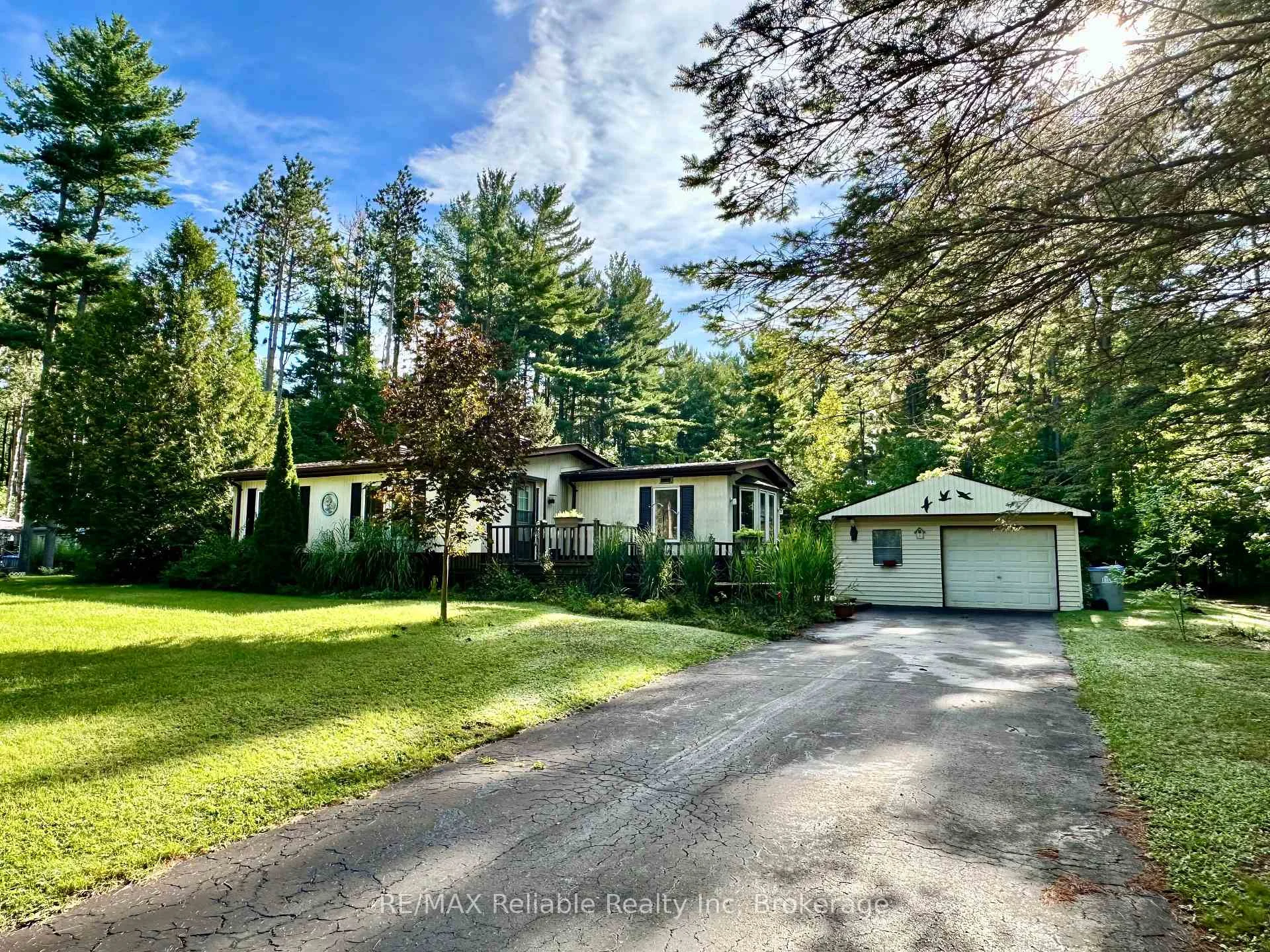 Photo 2 of 118 Tamarack Drive, Central Huron, Goderich — HOMEH