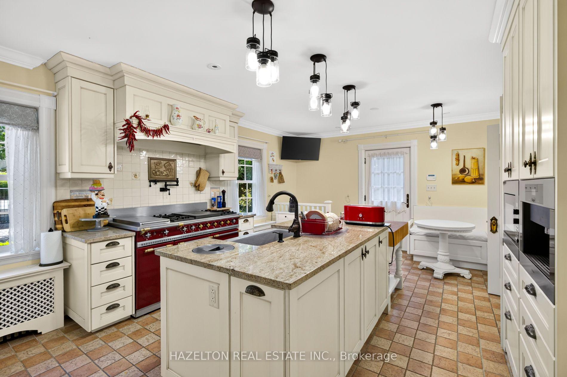 Photo 13 of 246 Riverside Drive, Toronto, High Park-Swansea — HOMEH