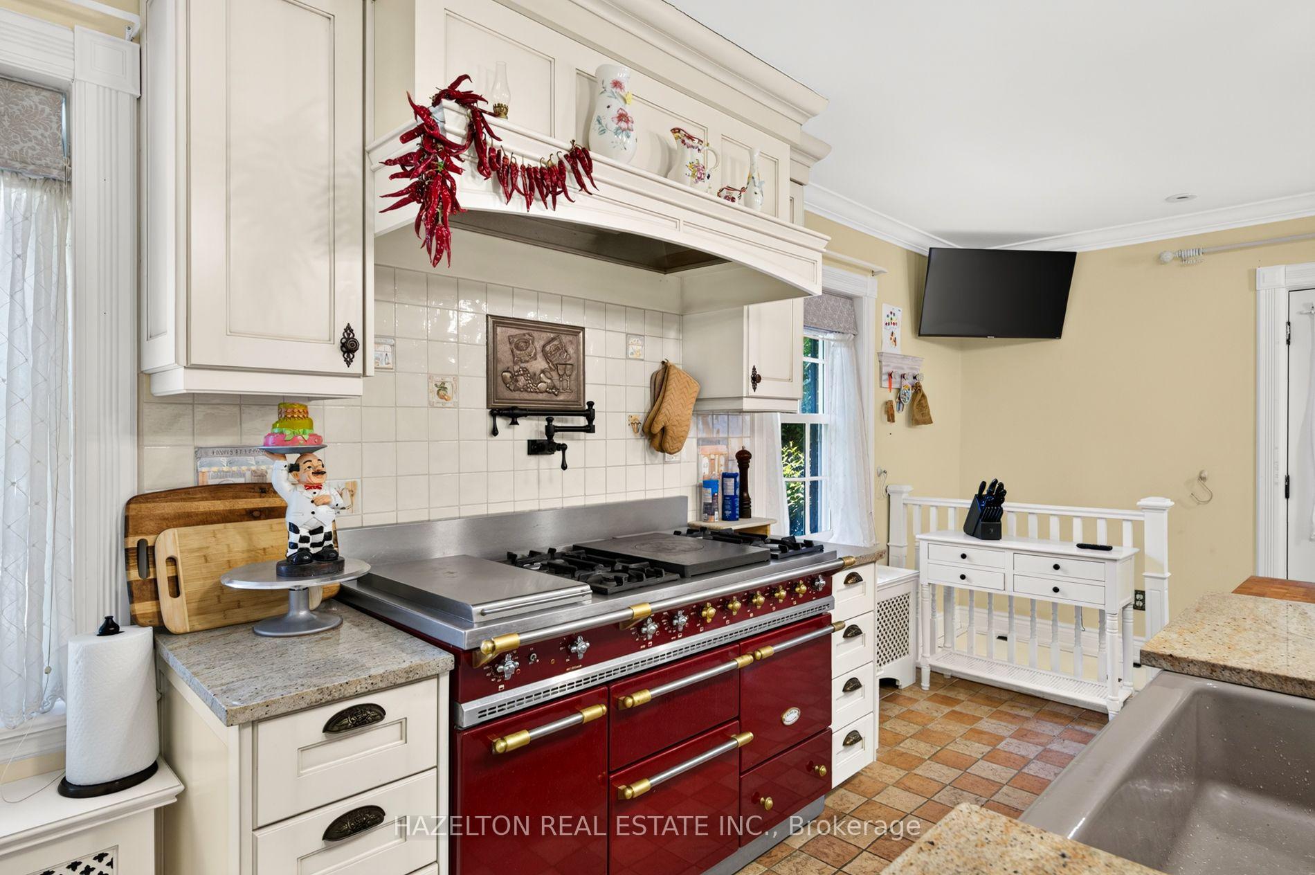 Photo 14 of 246 Riverside Drive, Toronto, High Park-Swansea — HOMEH