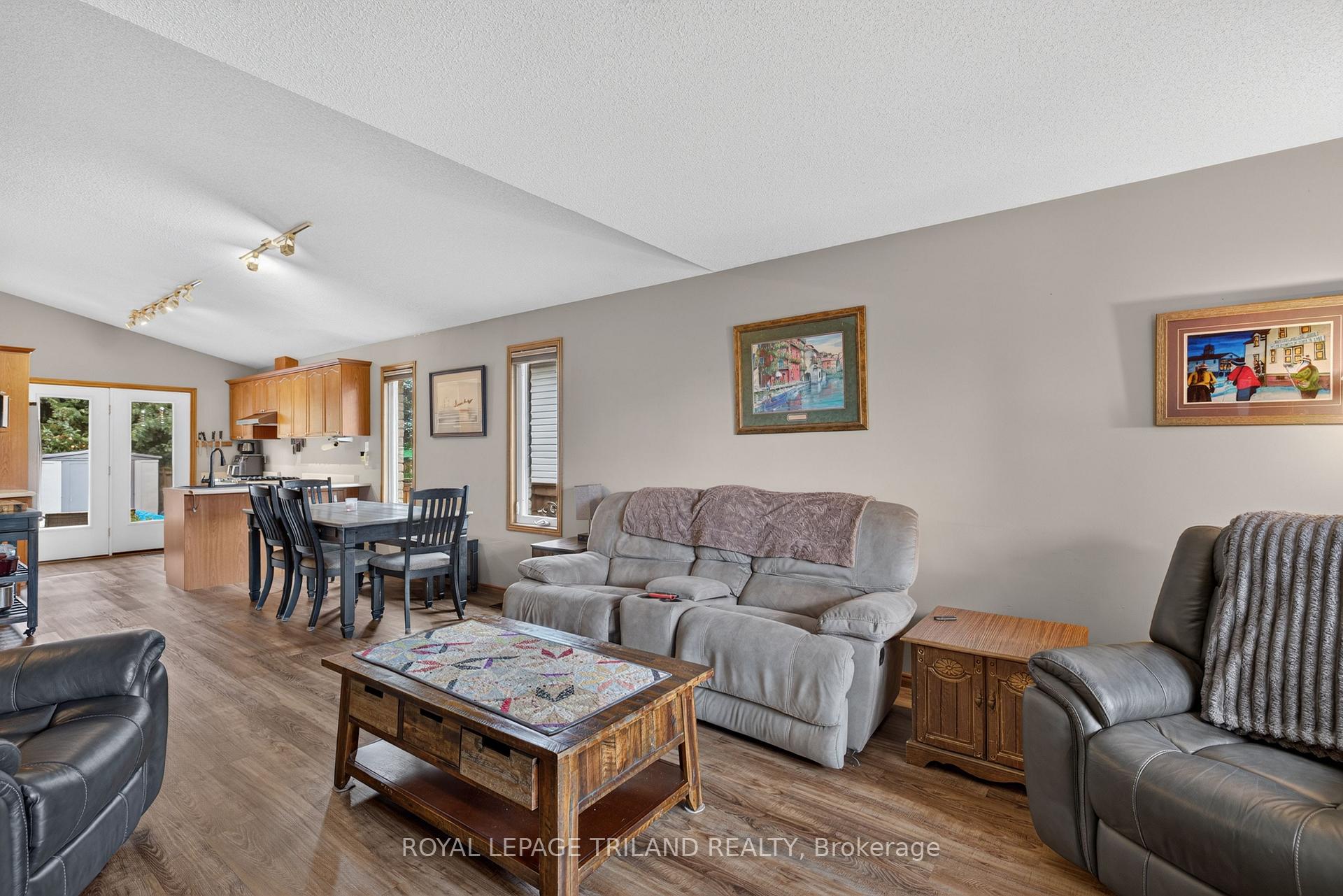 Photo 10 of 59 Queensway Drive, Strathroy-Caradoc, SE — HOMEH