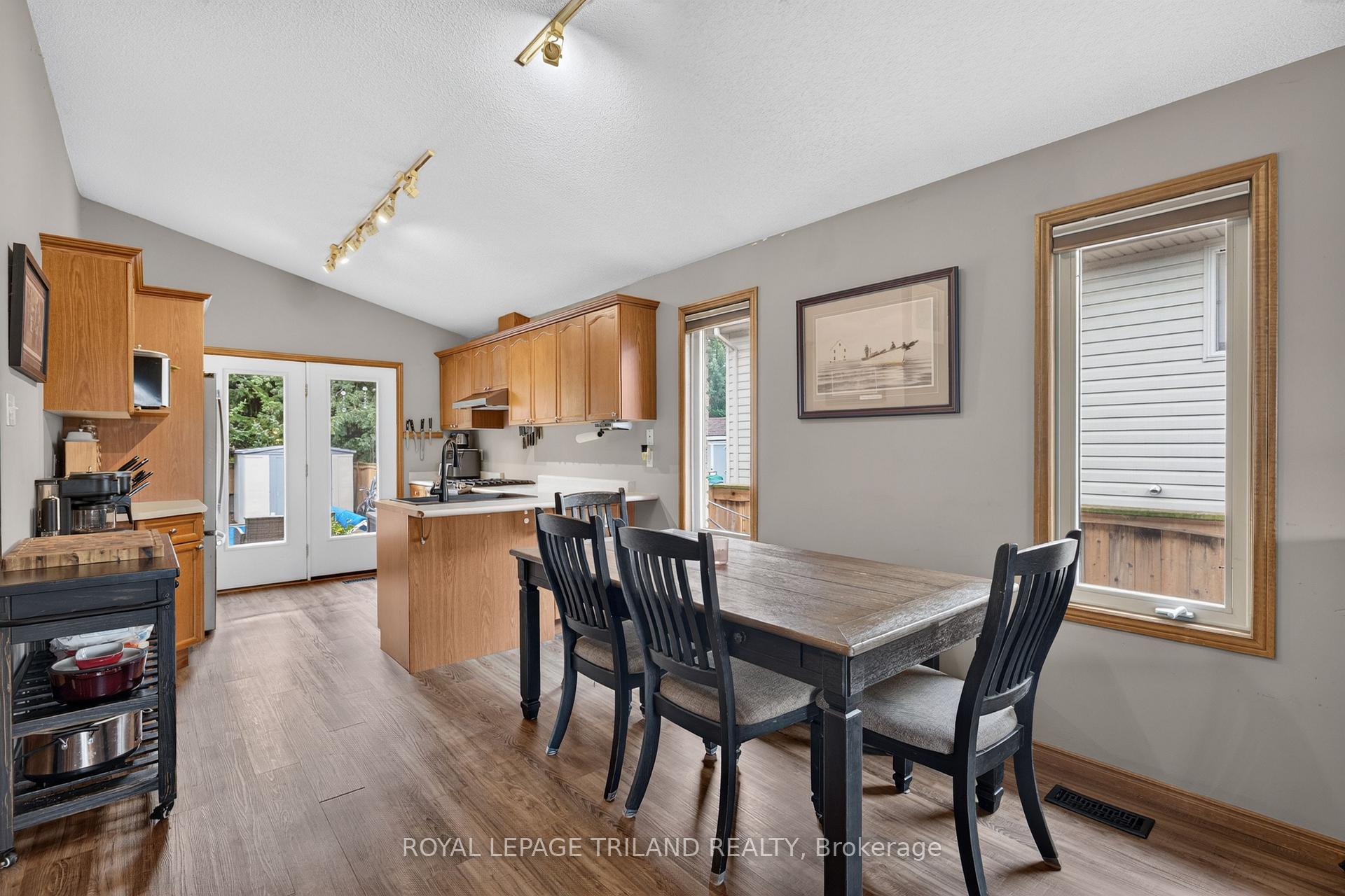 Photo 12 of 59 Queensway Drive, Strathroy-Caradoc, SE — HOMEH