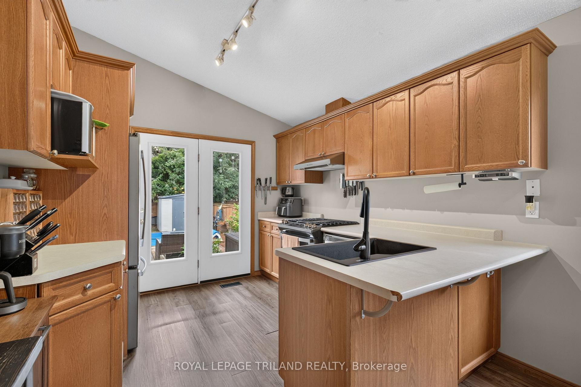 Photo 14 of 59 Queensway Drive, Strathroy-Caradoc, SE — HOMEH