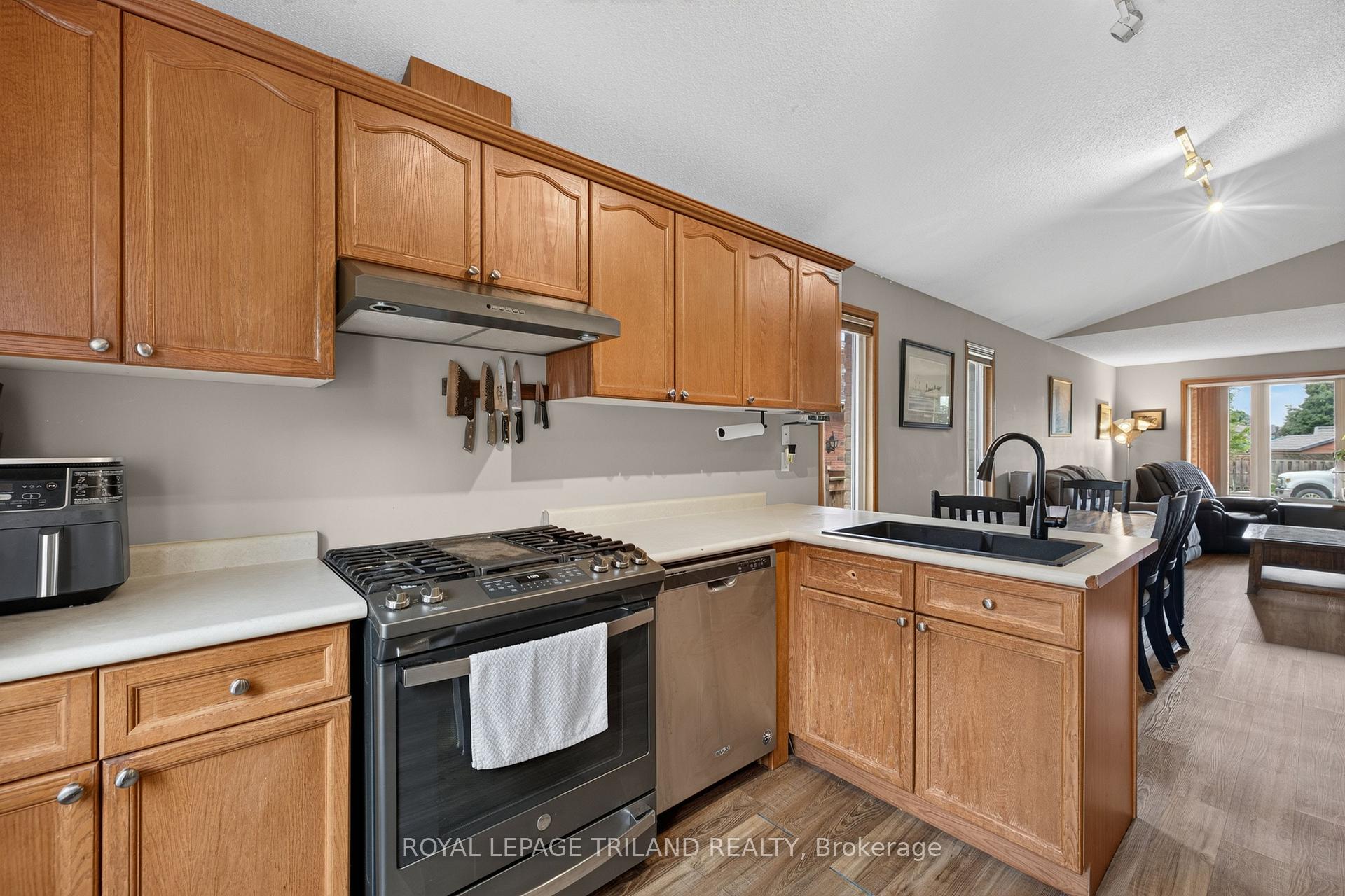 Photo 16 of 59 Queensway Drive, Strathroy-Caradoc, SE — HOMEH