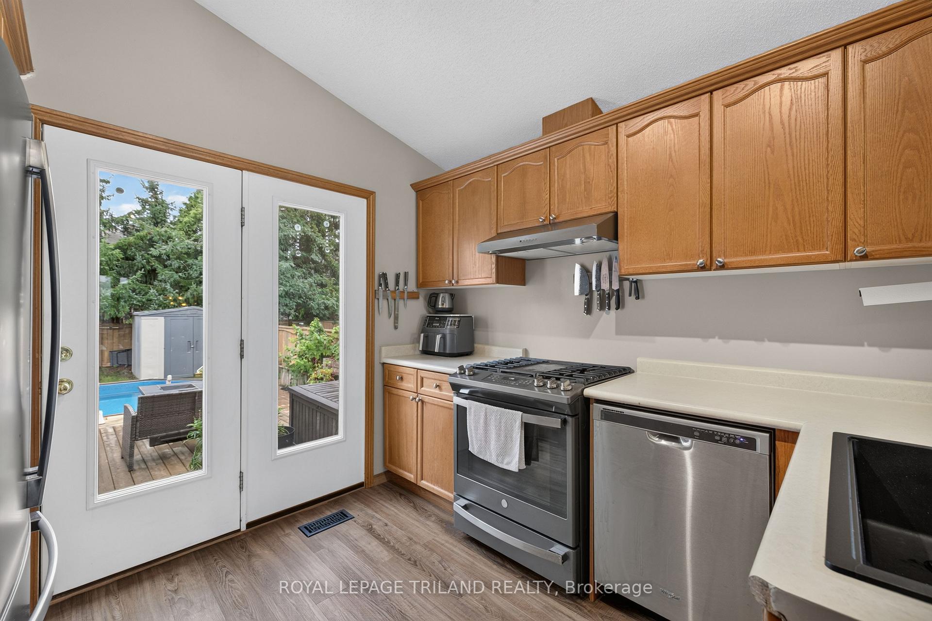 Photo 17 of 59 Queensway Drive, Strathroy-Caradoc, SE — HOMEH