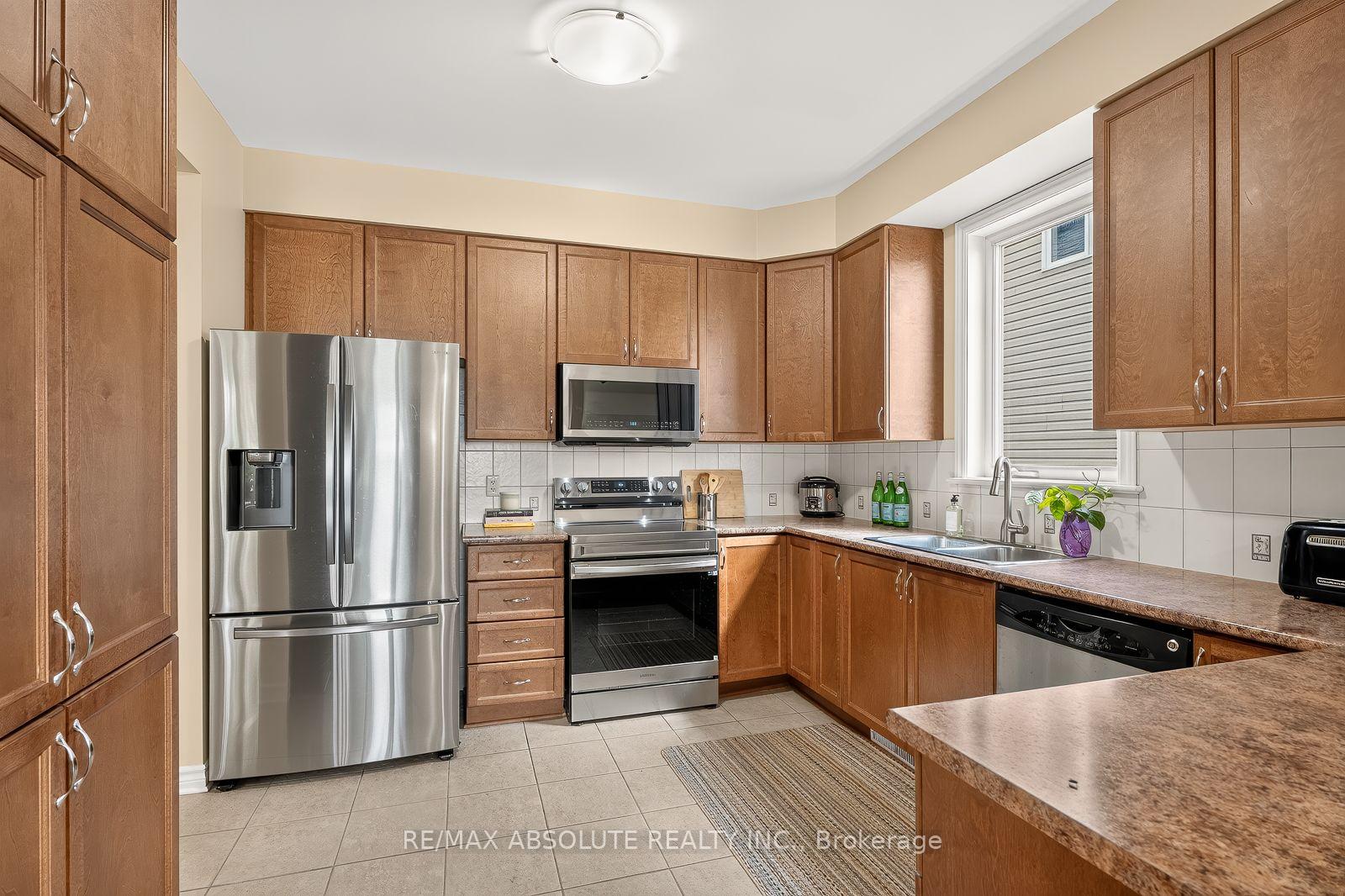 Photo 15 of 1070 Northgraves Crescent, Ottawa, Kanata - Emerald Meadows/Trailwest — HOMEH