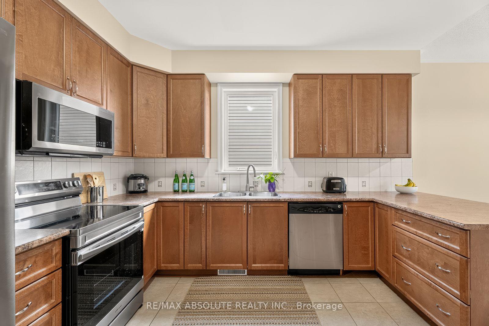 Photo 16 of 1070 Northgraves Crescent, Ottawa, Kanata - Emerald Meadows/Trailwest — HOMEH