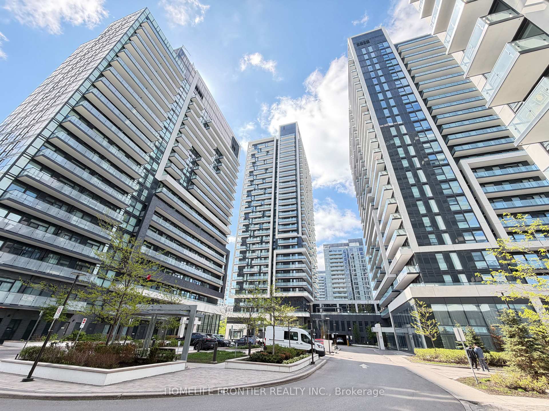 Photo 2 of Unit 607, 105 Oneida Crescent, Richmond Hill, Langstaff — HOMEH