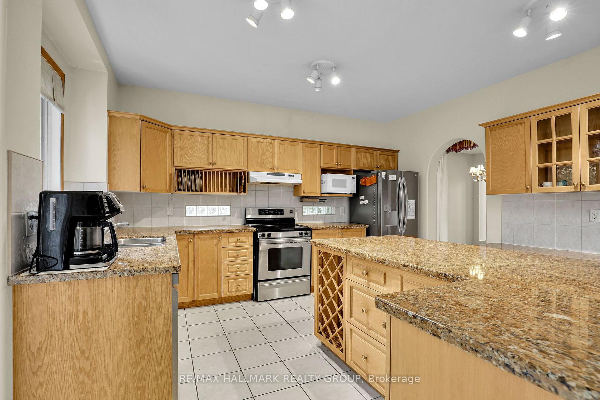 Photo 4 of 11 Riverstone Drive, Ottawa, Barrhaven - Stonebridge — HOMEH