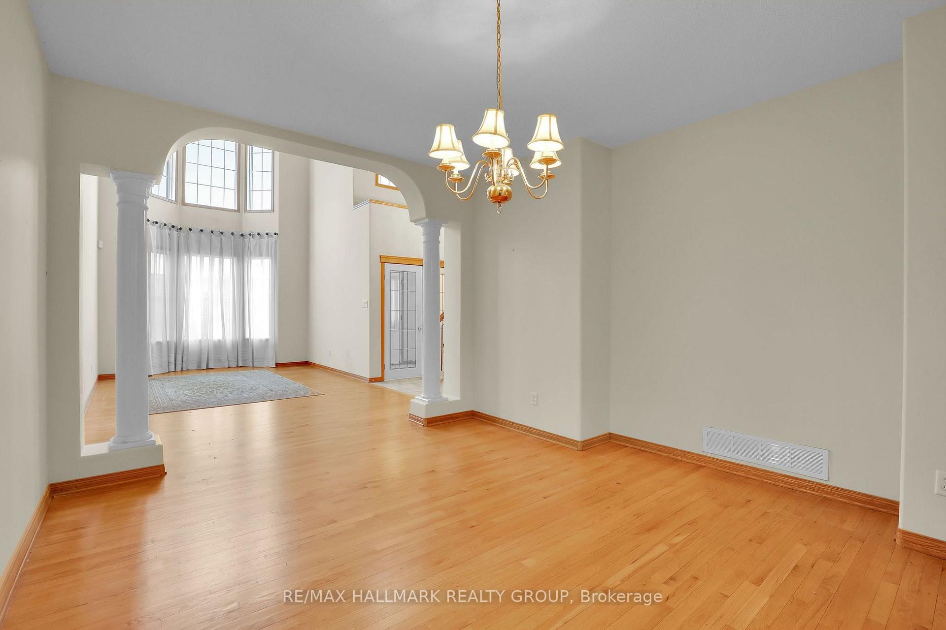 Photo 5 of 11 Riverstone Drive, Ottawa, Barrhaven - Stonebridge — HOMEH