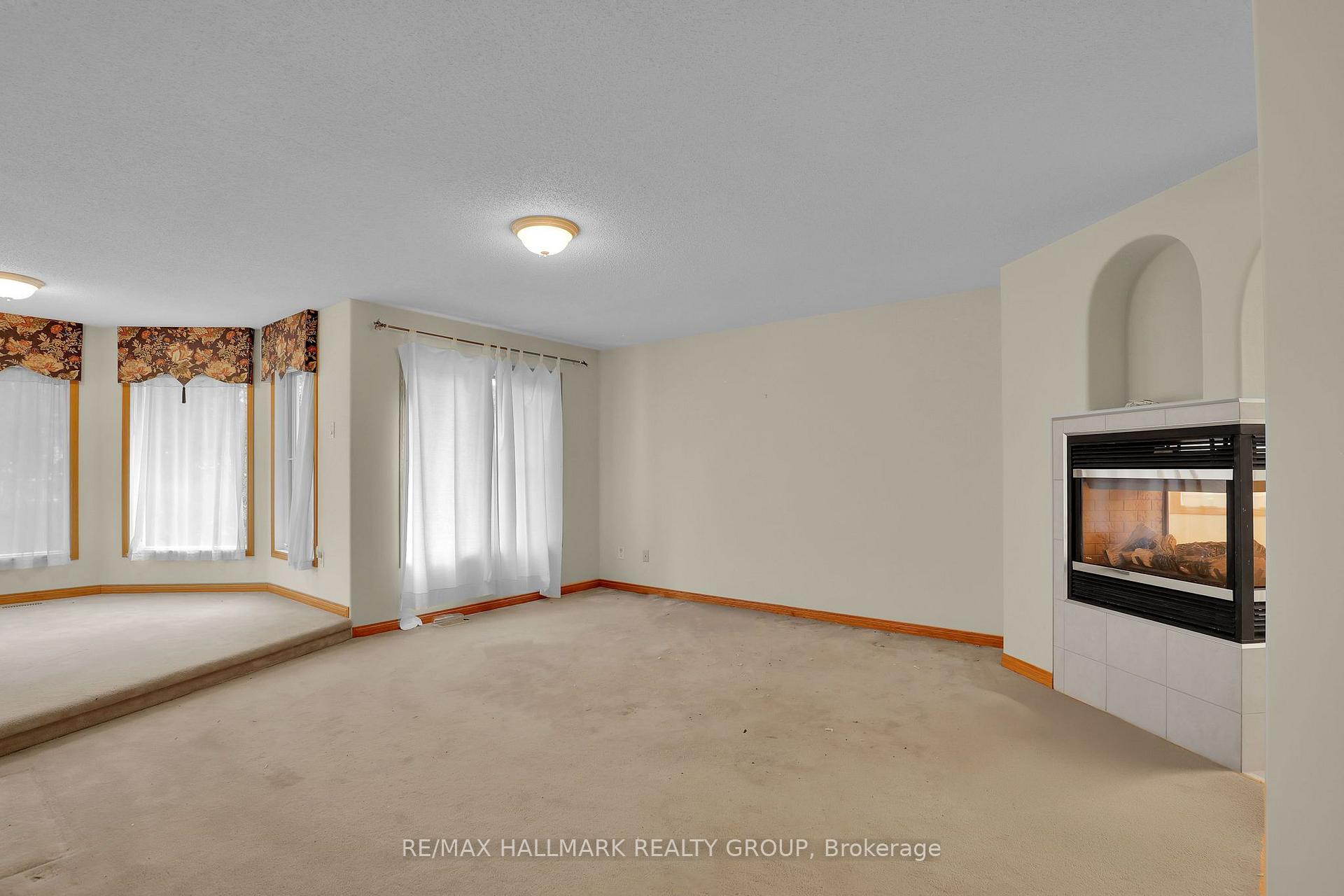 Photo 9 of 11 Riverstone Drive, Ottawa, Barrhaven - Stonebridge — HOMEH