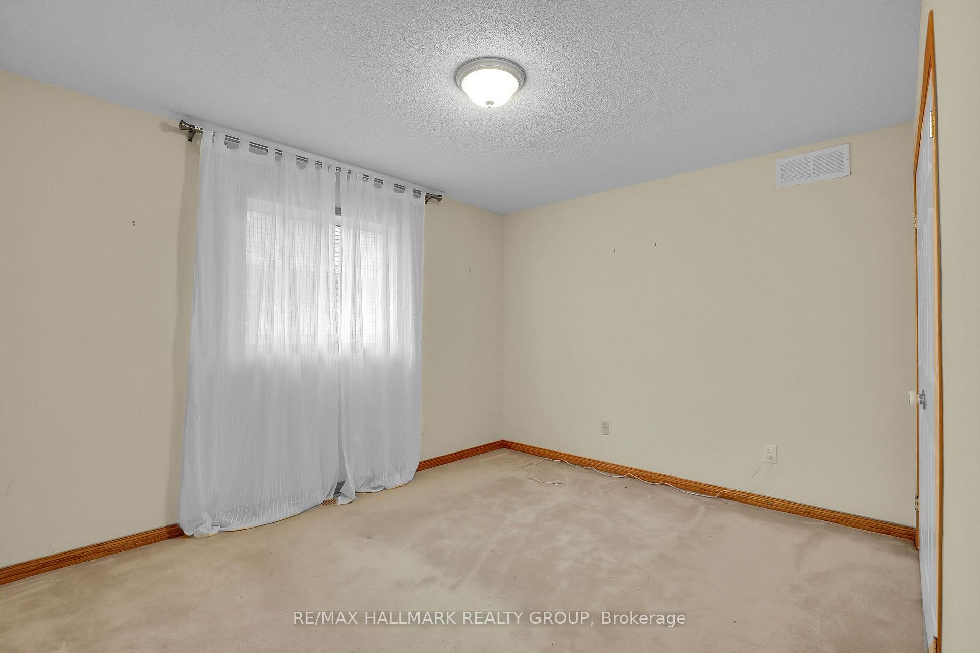 Photo 12 of 11 Riverstone Drive, Ottawa, Barrhaven - Stonebridge — HOMEH