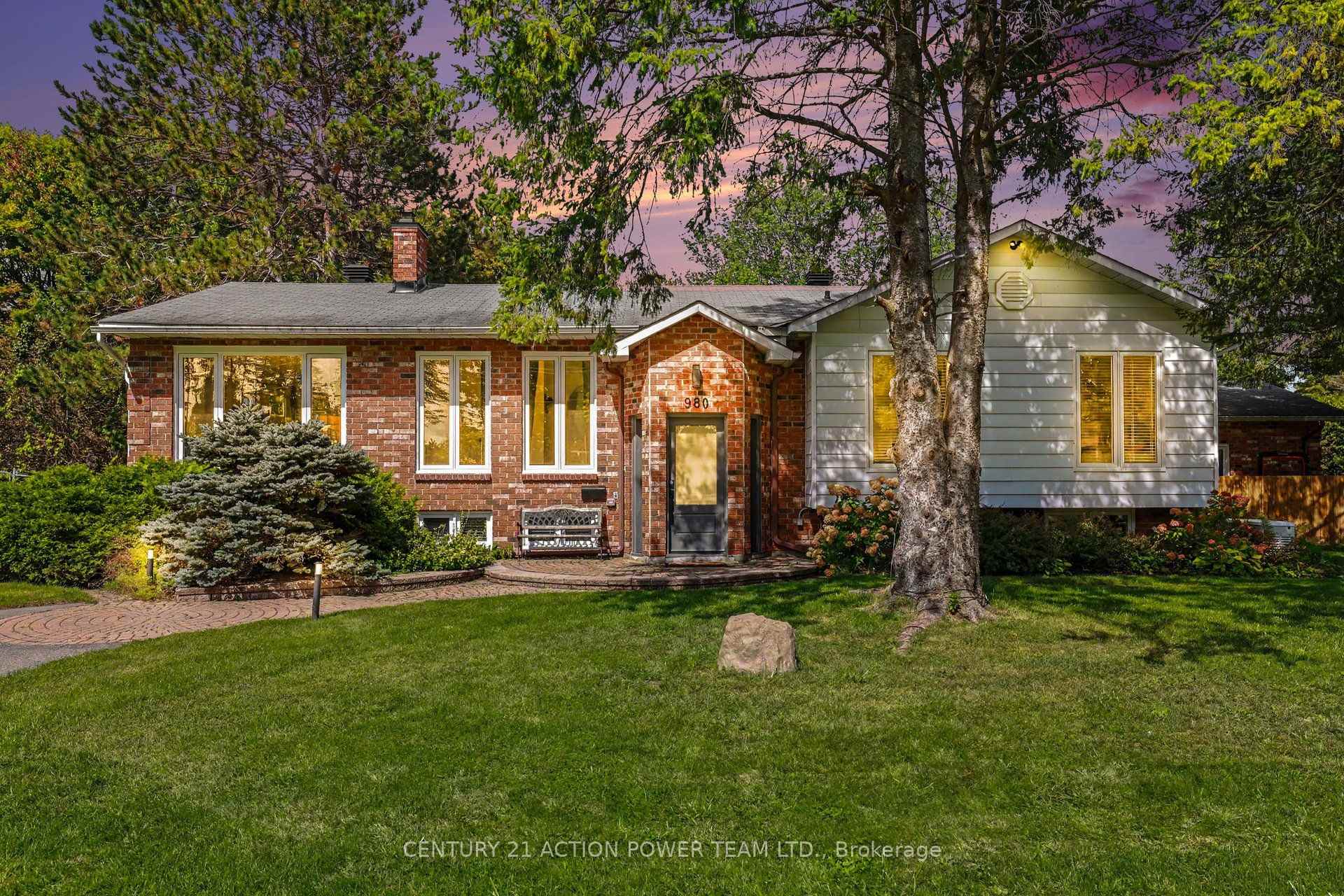 Photo 2 of 980 Galaxie Avenue, Ottawa, Navan — HOMEH