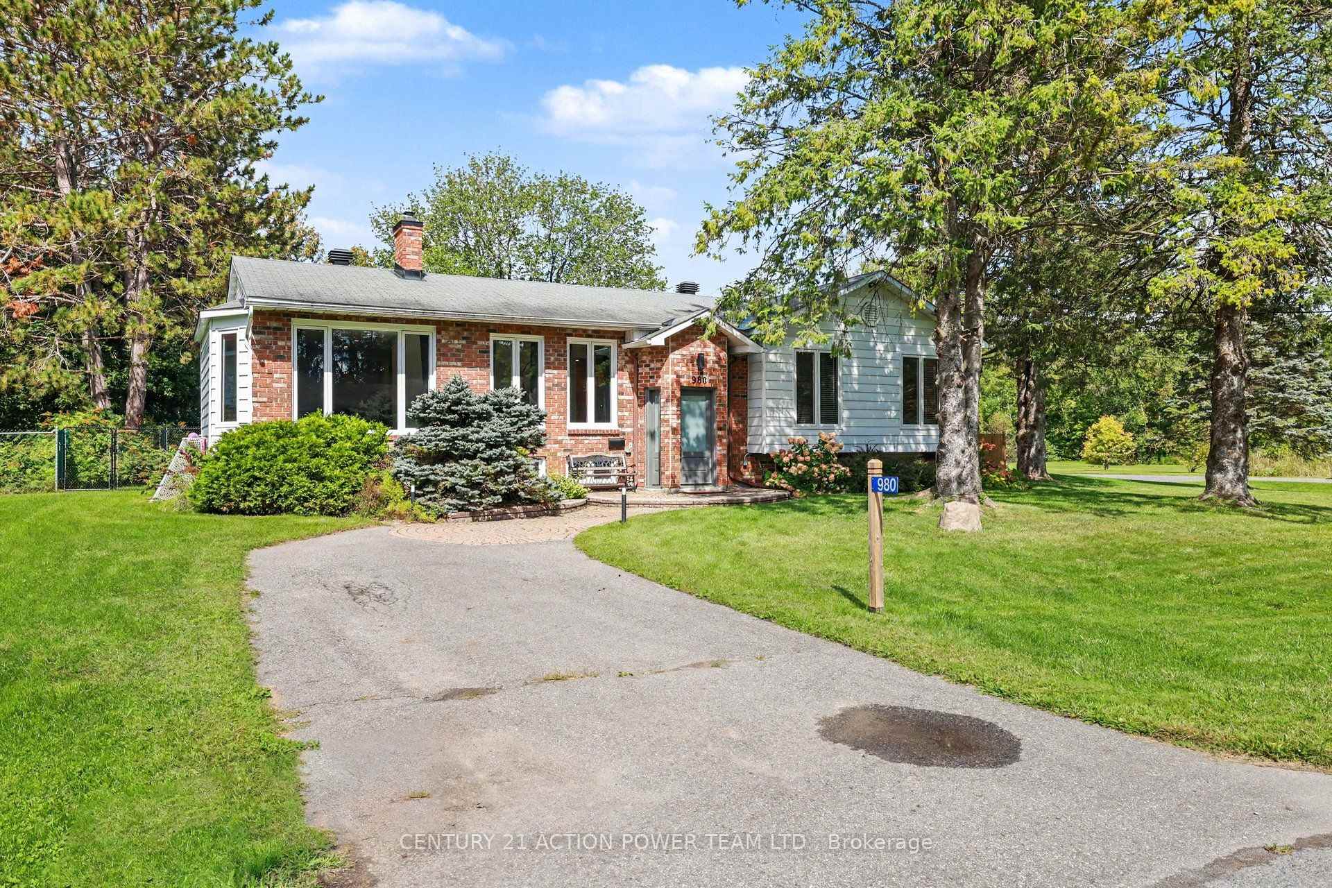 Photo 3 of 980 Galaxie Avenue, Ottawa, Navan — HOMEH
