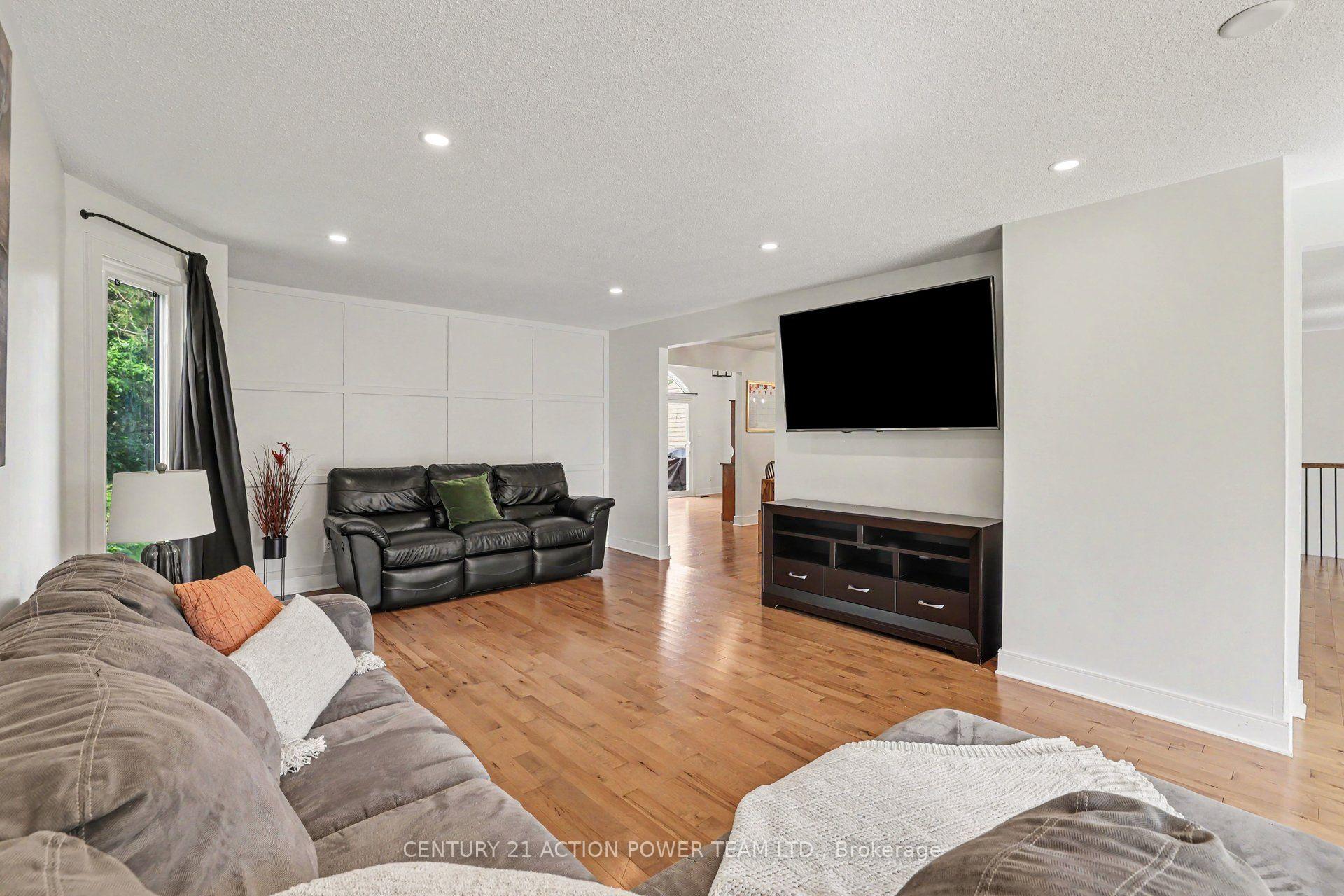 Photo 9 of 980 Galaxie Avenue, Ottawa, Navan — HOMEH