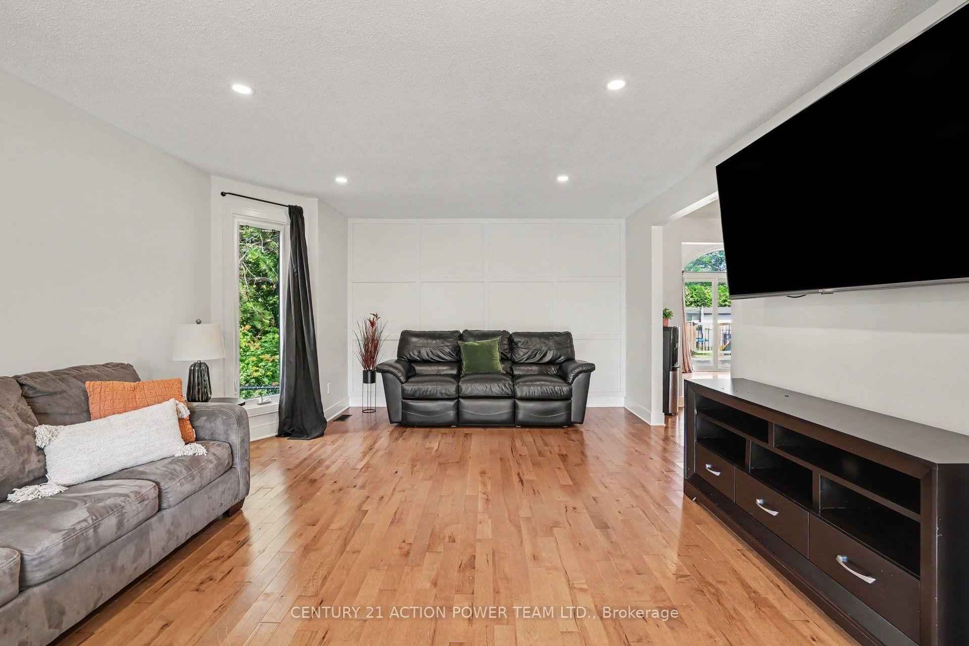 Photo 10 of 980 Galaxie Avenue, Ottawa, Navan — HOMEH