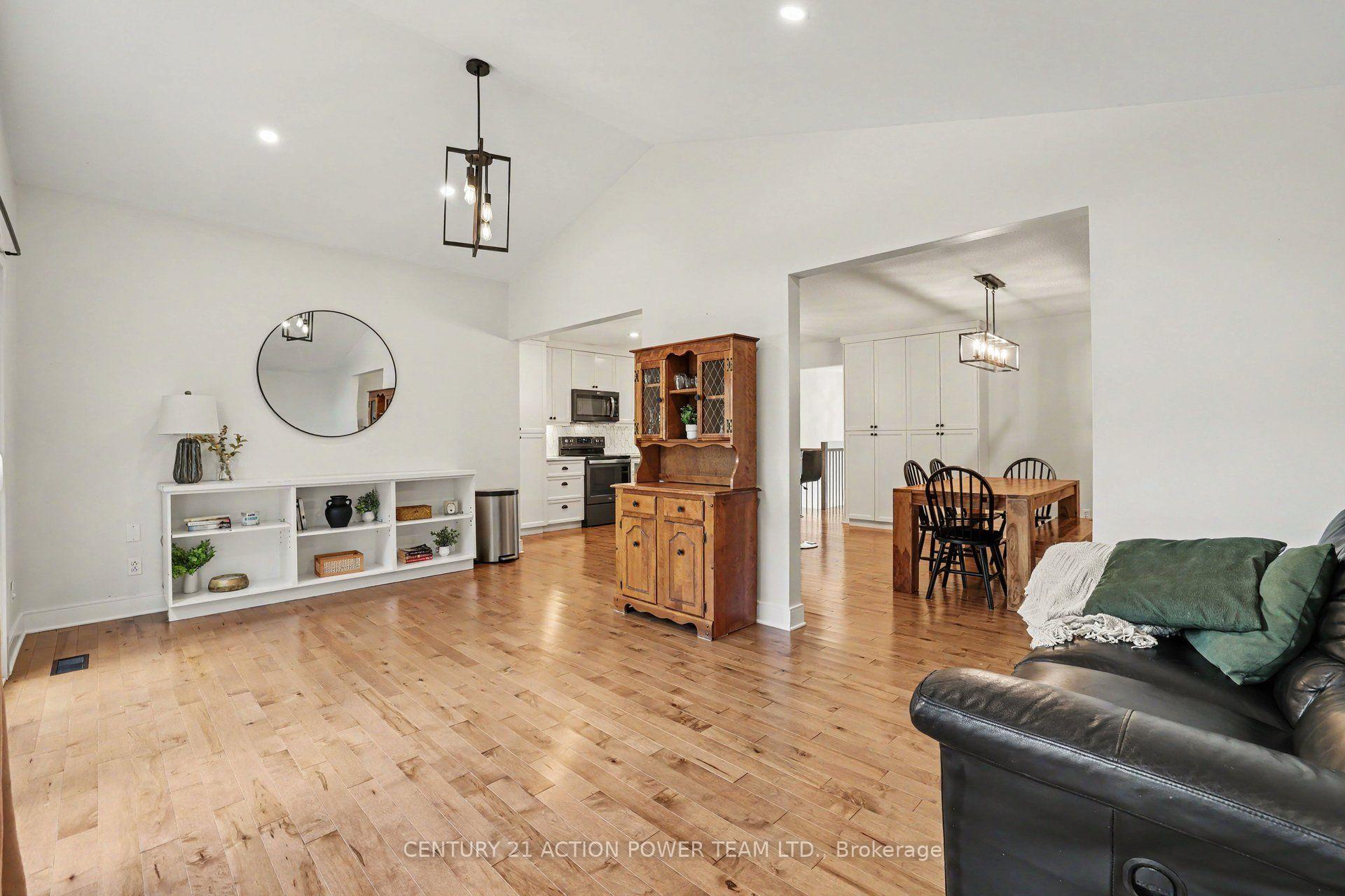 Photo 19 of 980 Galaxie Avenue, Ottawa, Navan — HOMEH