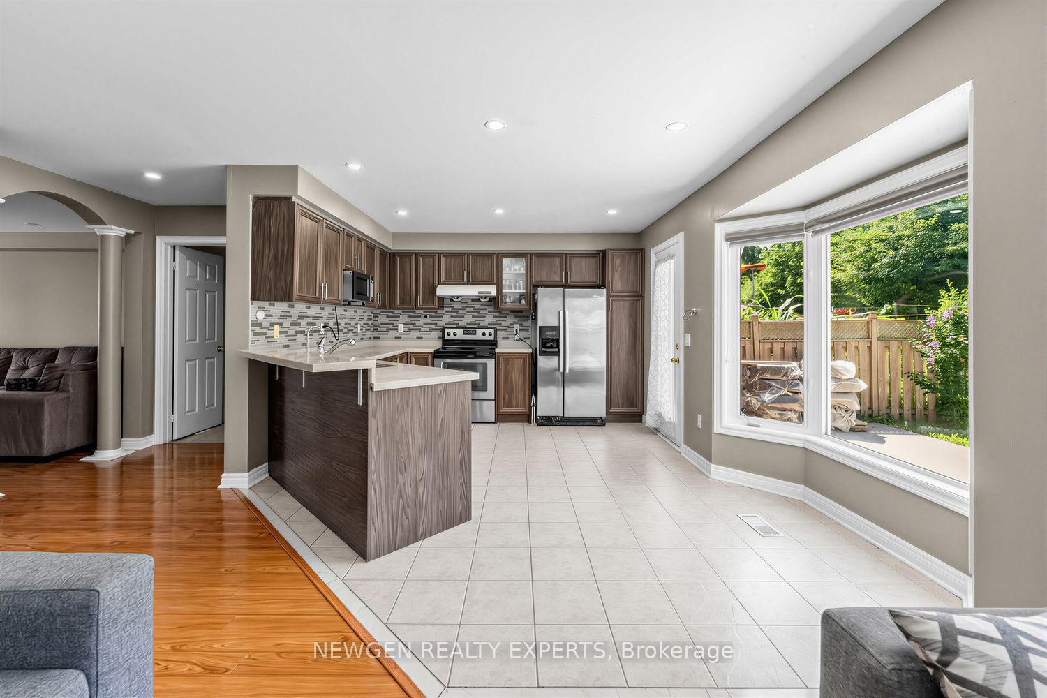 Photo 8 of 10 Checkerberry Crescent, Brampton, Sandringham-Wellington — HOMEH