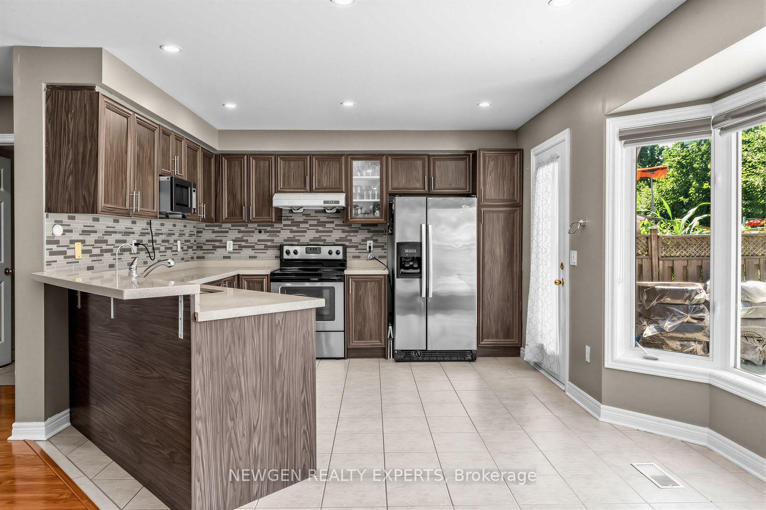 Photo 9 of 10 Checkerberry Crescent, Brampton, Sandringham-Wellington — HOMEH