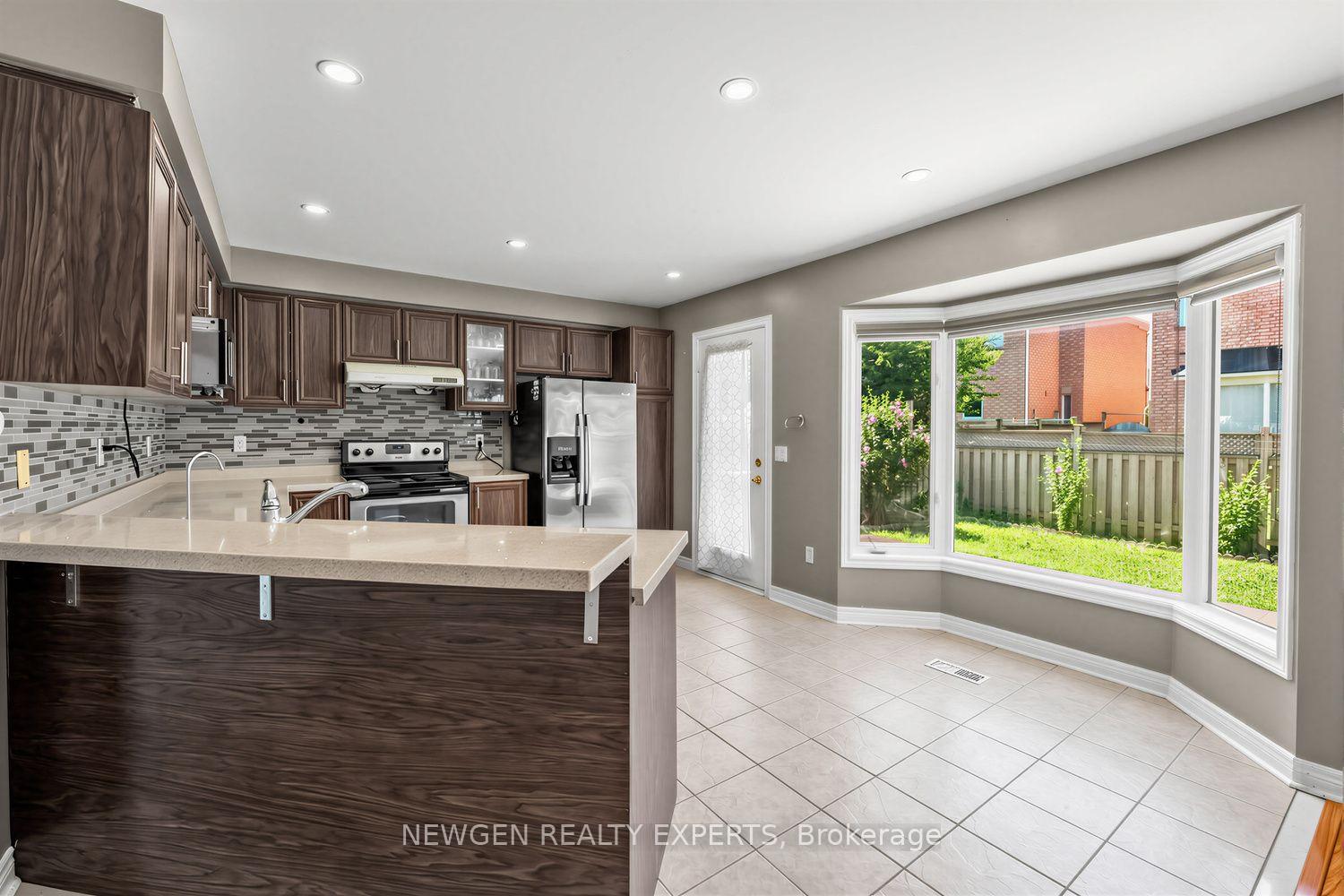 Photo 10 of 10 Checkerberry Crescent, Brampton, Sandringham-Wellington — HOMEH