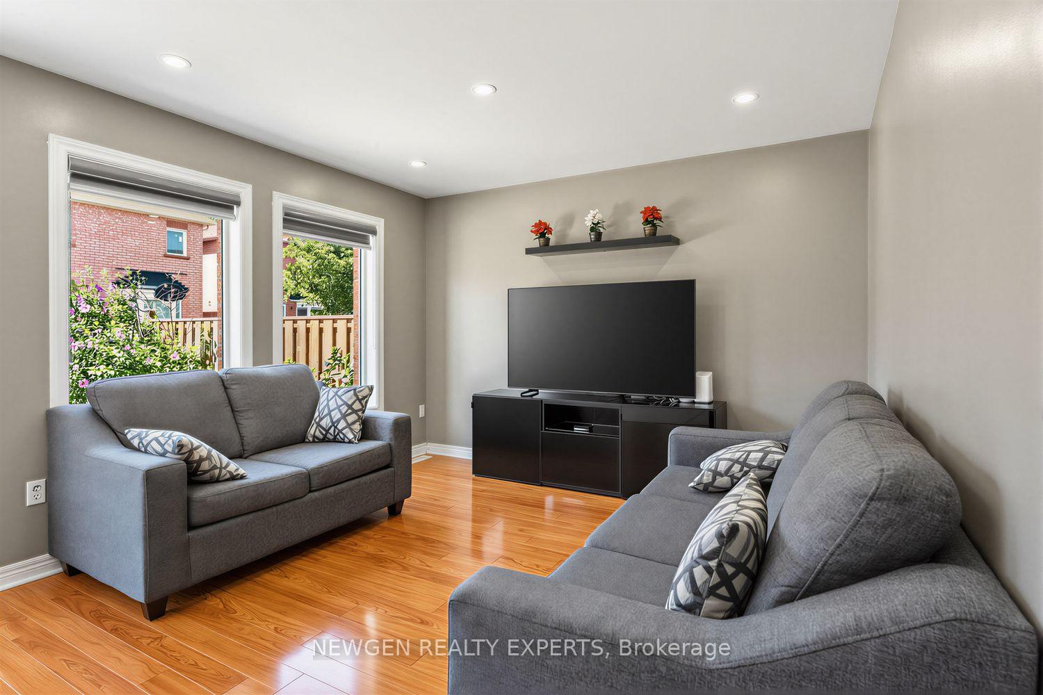 Photo 13 of 10 Checkerberry Crescent, Brampton, Sandringham-Wellington — HOMEH