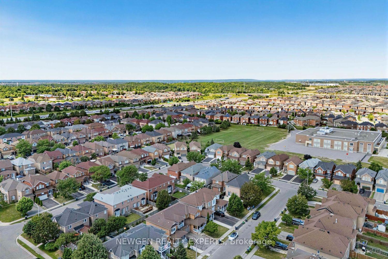 Photo 37 of 10 Checkerberry Crescent, Brampton, Sandringham-Wellington — HOMEH