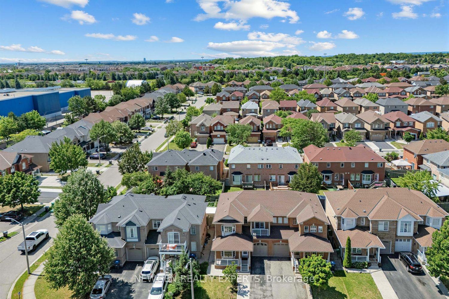 Photo 38 of 10 Checkerberry Crescent, Brampton, Sandringham-Wellington — HOMEH