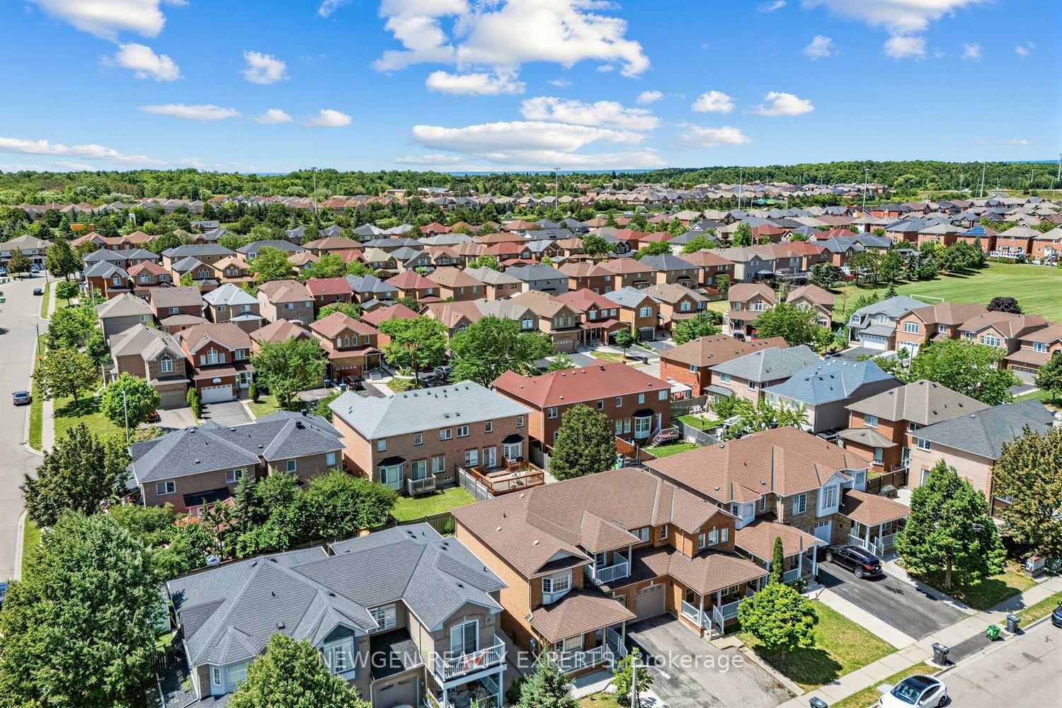 Photo 39 of 10 Checkerberry Crescent, Brampton, Sandringham-Wellington — HOMEH