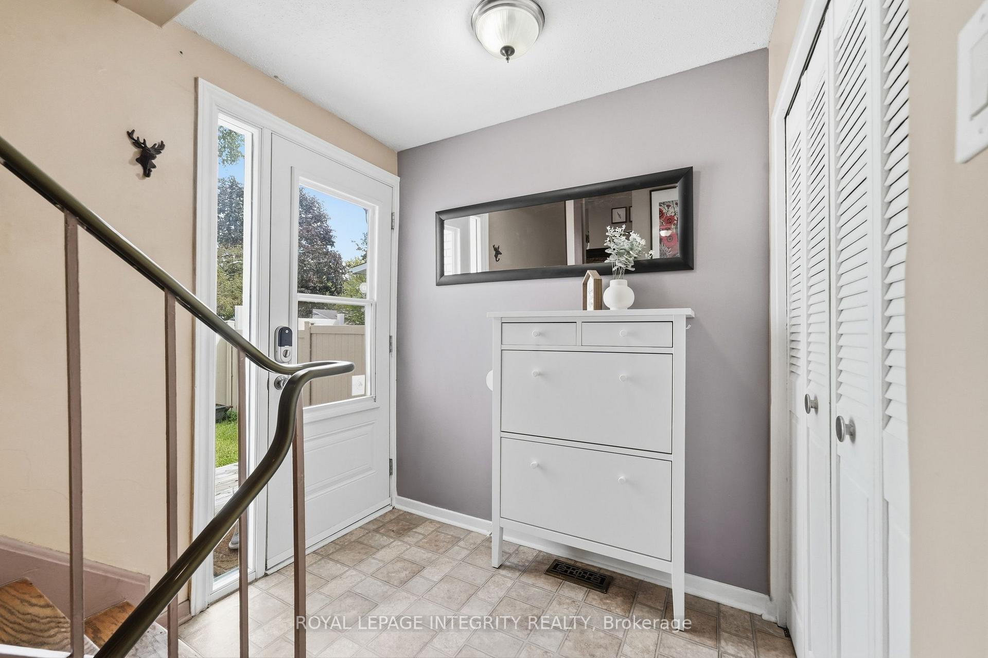 Photo 4 of 26 Woodmount Crescent, Ottawa, Borden Farm/Stewart Farm/Carleton Heights/Parkwood Hills — HOMEH