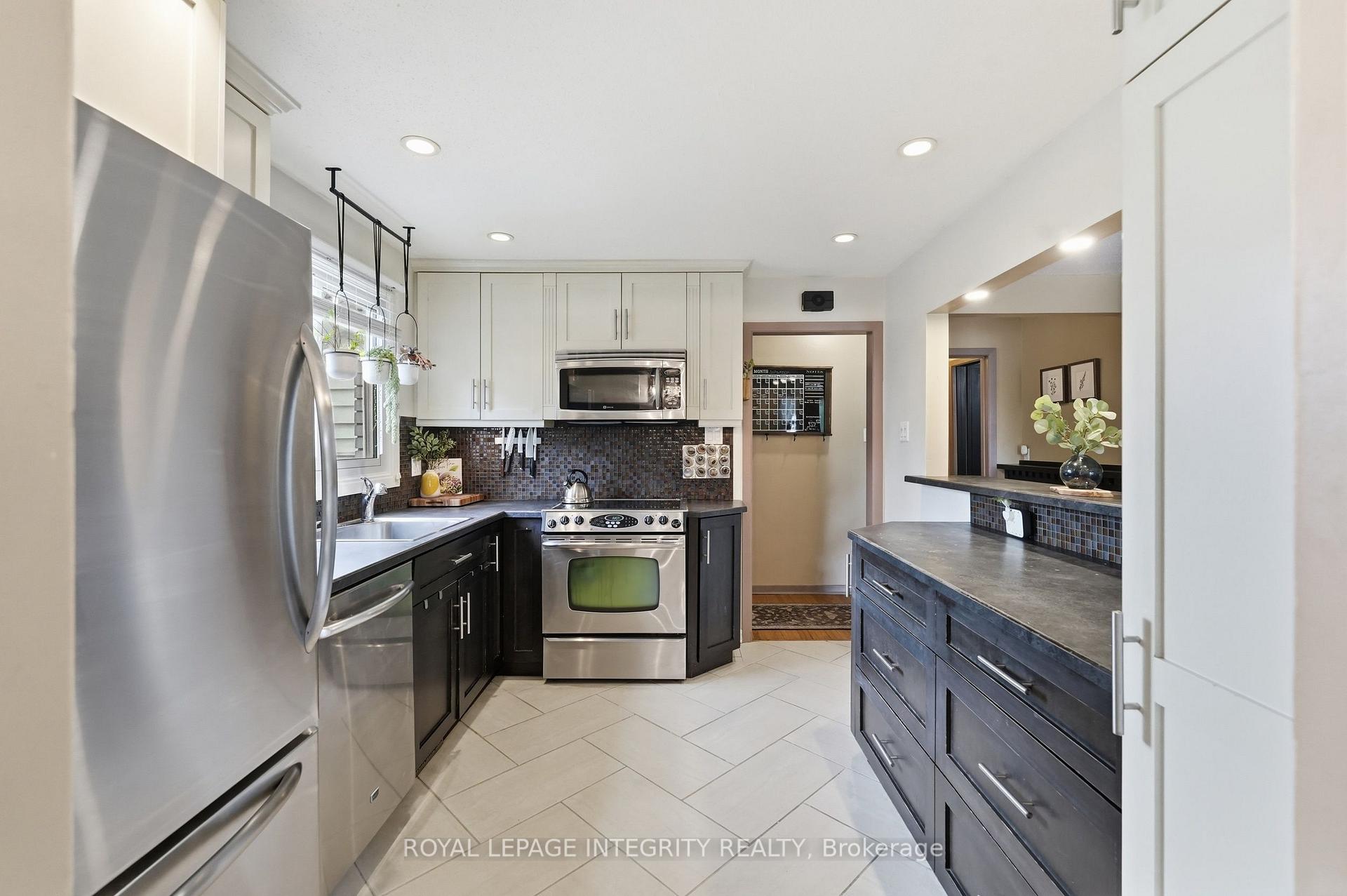 Photo 5 of 26 Woodmount Crescent, Ottawa, Borden Farm/Stewart Farm/Carleton Heights/Parkwood Hills — HOMEH