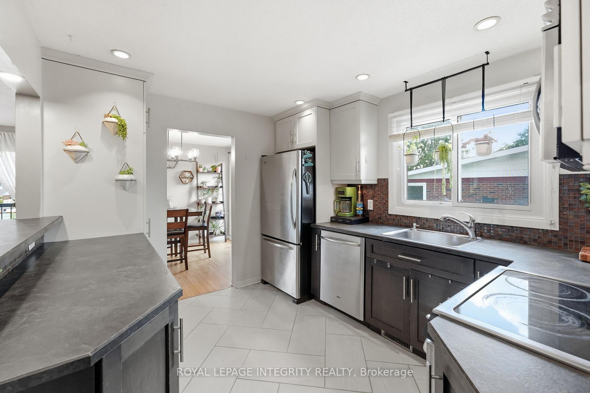 Photo 6 of 26 Woodmount Crescent, Ottawa, Borden Farm/Stewart Farm/Carleton Heights/Parkwood Hills — HOMEH