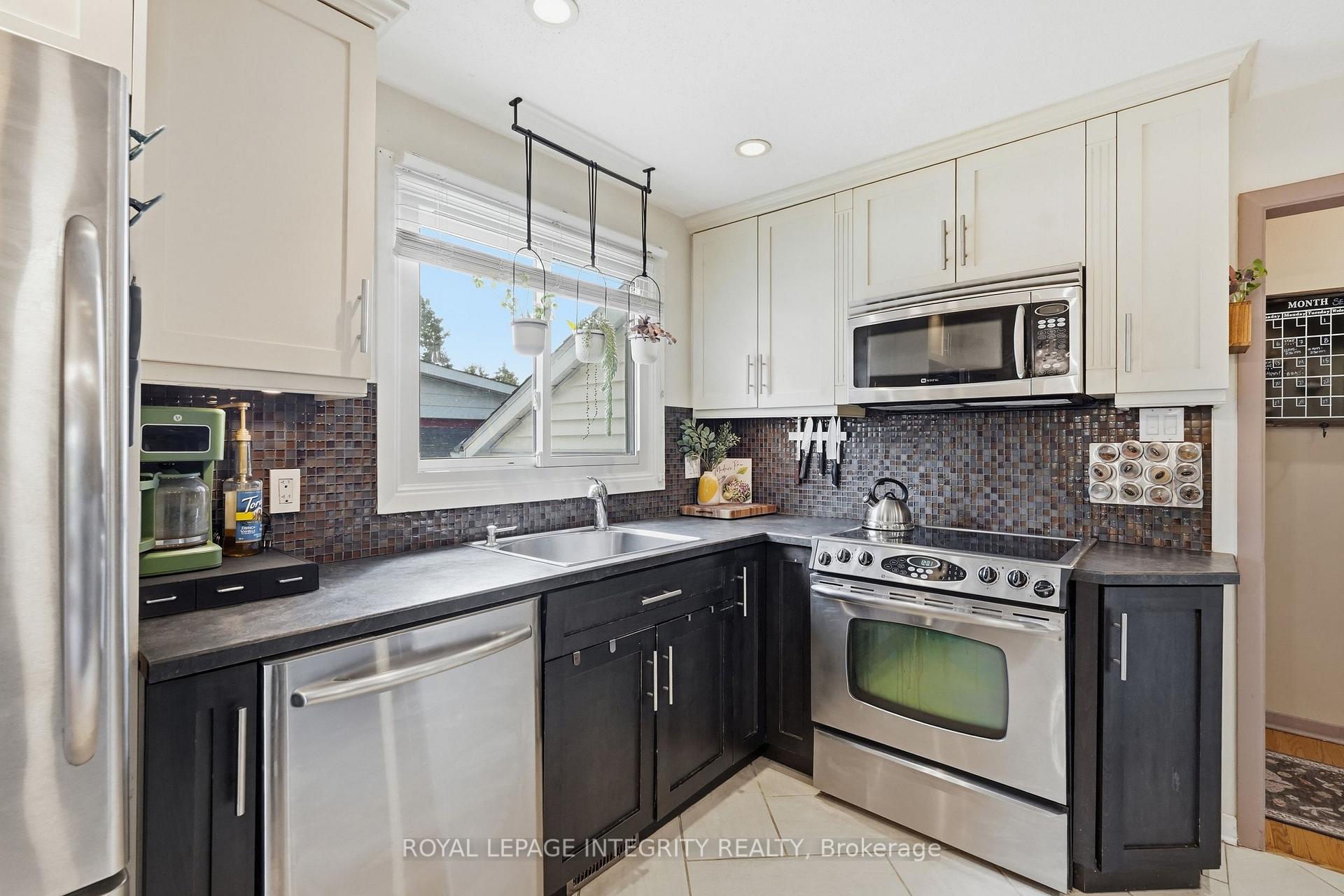 Photo 7 of 26 Woodmount Crescent, Ottawa, Borden Farm/Stewart Farm/Carleton Heights/Parkwood Hills — HOMEH