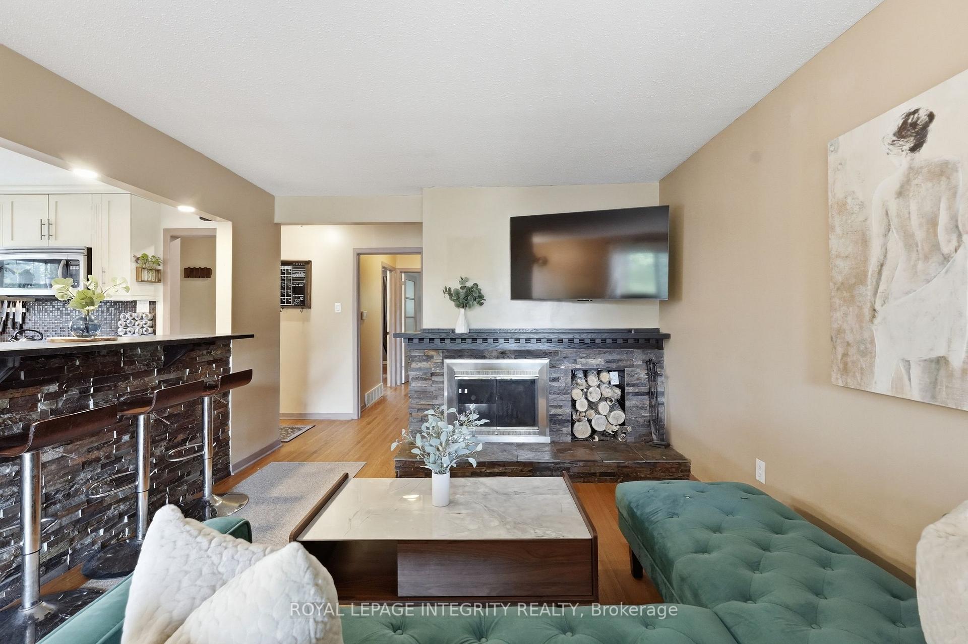 Photo 11 of 26 Woodmount Crescent, Ottawa, Borden Farm/Stewart Farm/Carleton Heights/Parkwood Hills — HOMEH
