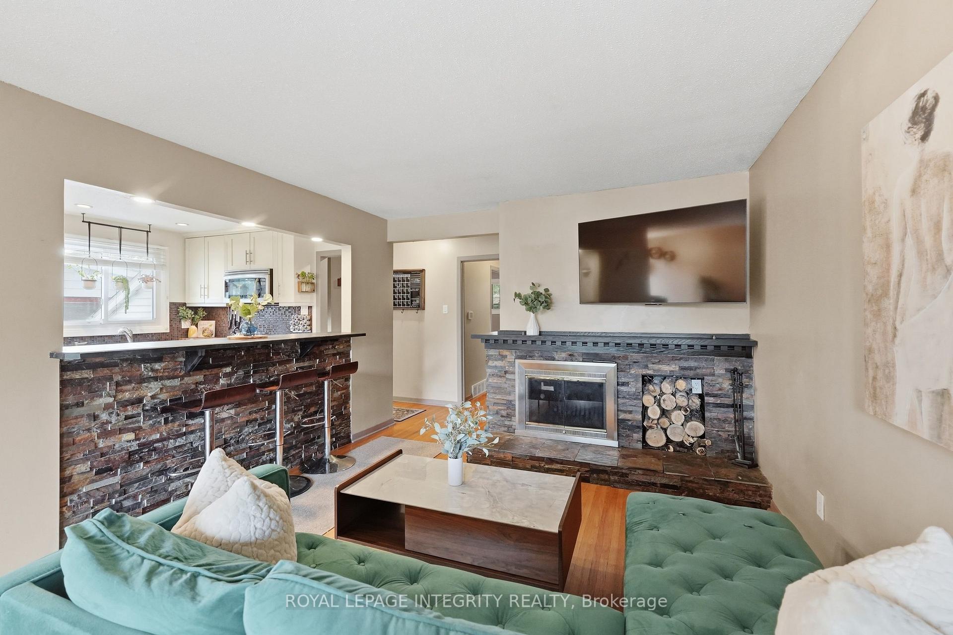 Photo 12 of 26 Woodmount Crescent, Ottawa, Borden Farm/Stewart Farm/Carleton Heights/Parkwood Hills — HOMEH