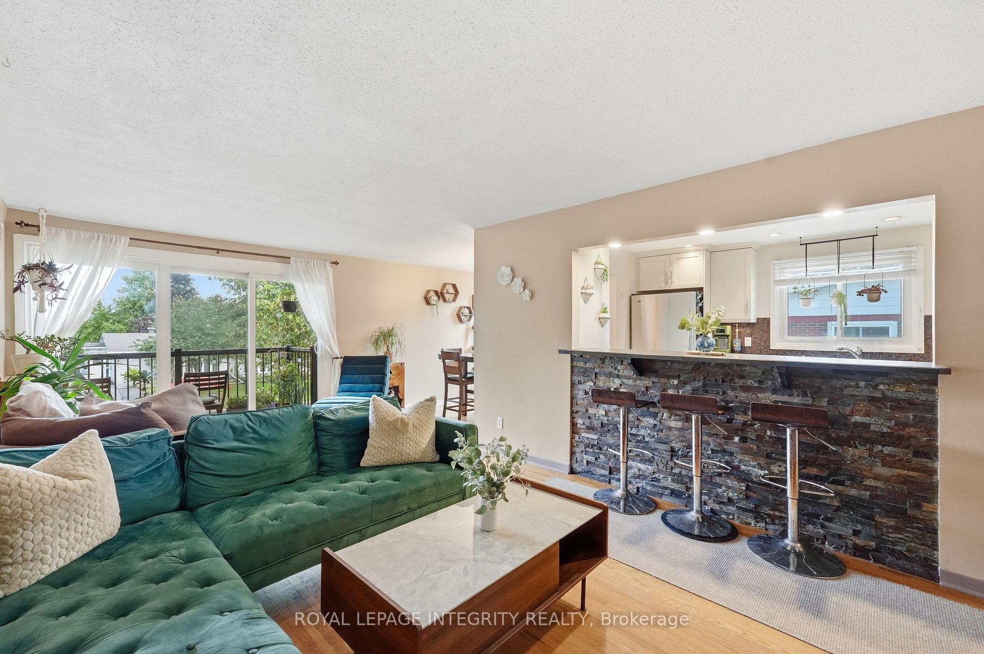 Photo 13 of 26 Woodmount Crescent, Ottawa, Borden Farm/Stewart Farm/Carleton Heights/Parkwood Hills — HOMEH