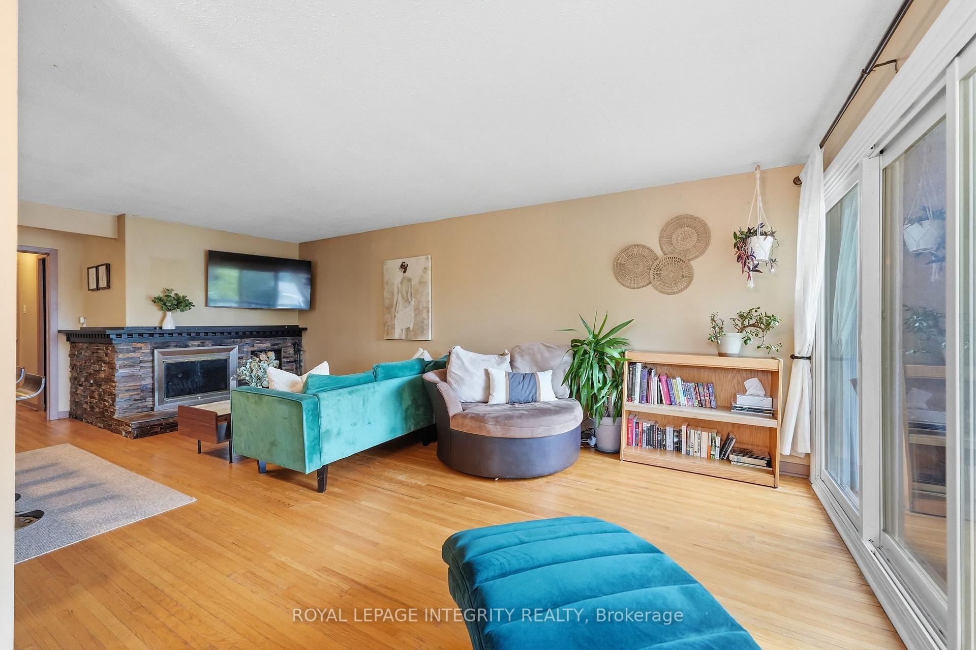 Photo 15 of 26 Woodmount Crescent, Ottawa, Borden Farm/Stewart Farm/Carleton Heights/Parkwood Hills — HOMEH