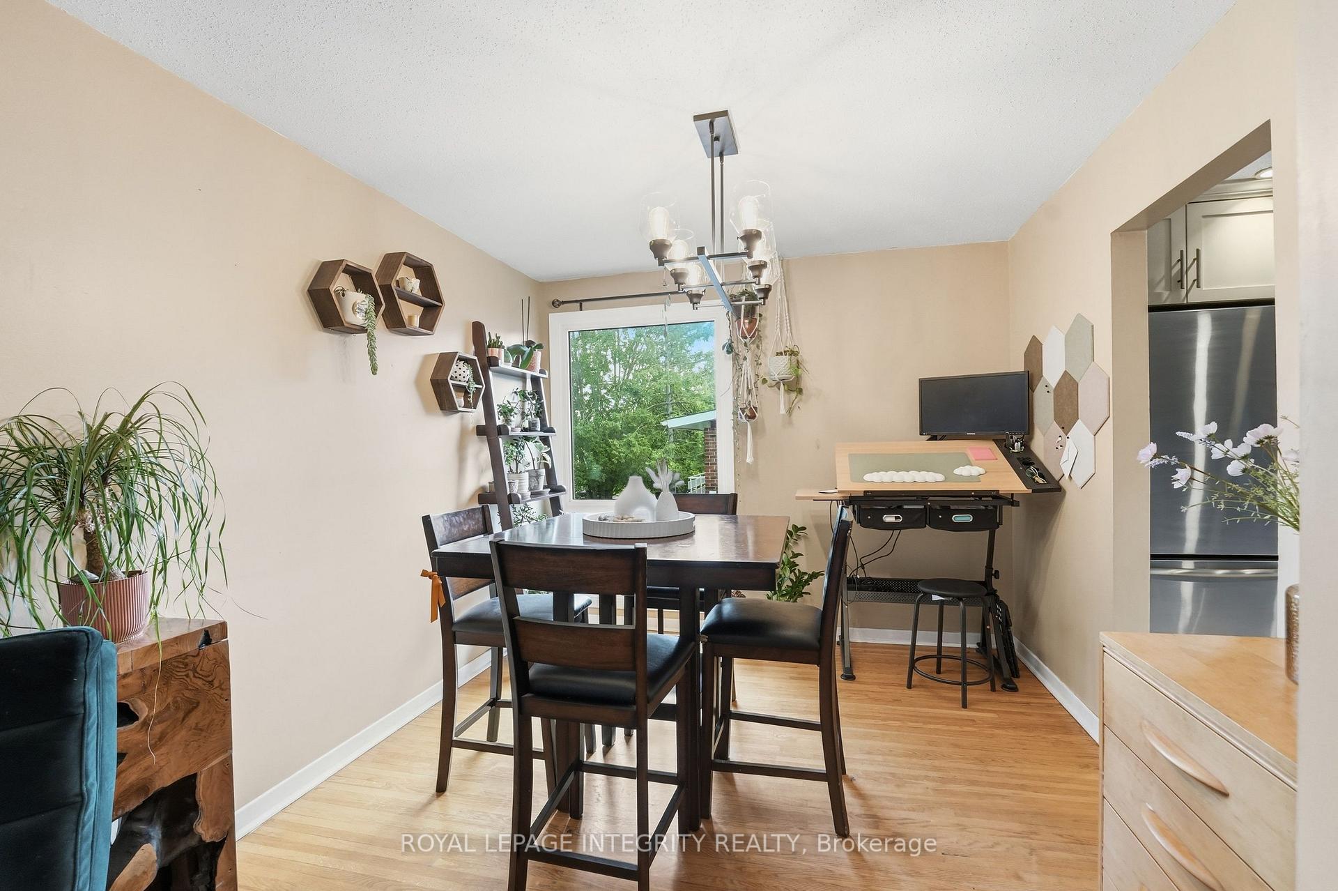 Photo 17 of 26 Woodmount Crescent, Ottawa, Borden Farm/Stewart Farm/Carleton Heights/Parkwood Hills — HOMEH
