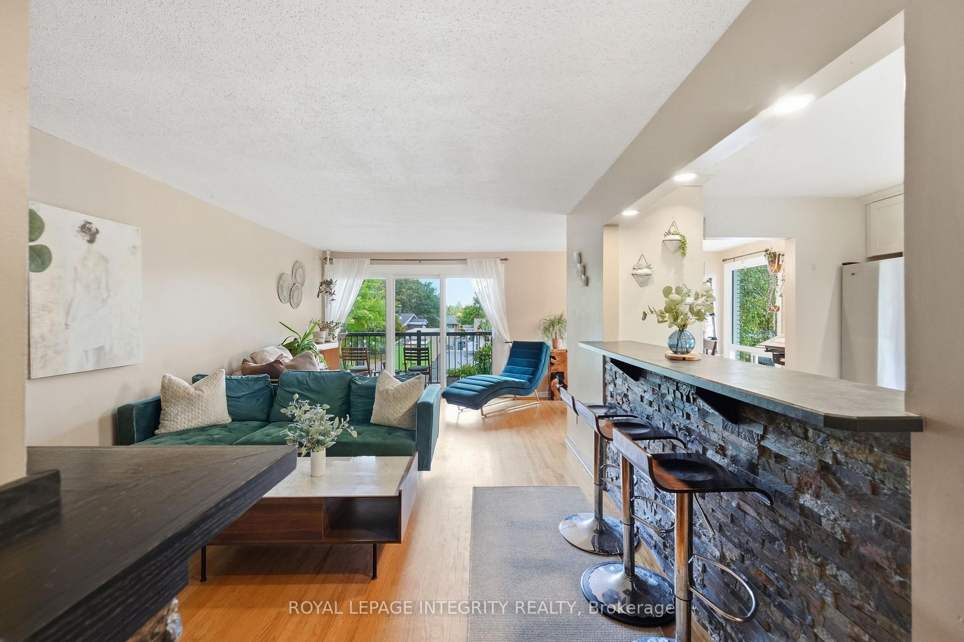 Photo 19 of 26 Woodmount Crescent, Ottawa, Borden Farm/Stewart Farm/Carleton Heights/Parkwood Hills — HOMEH